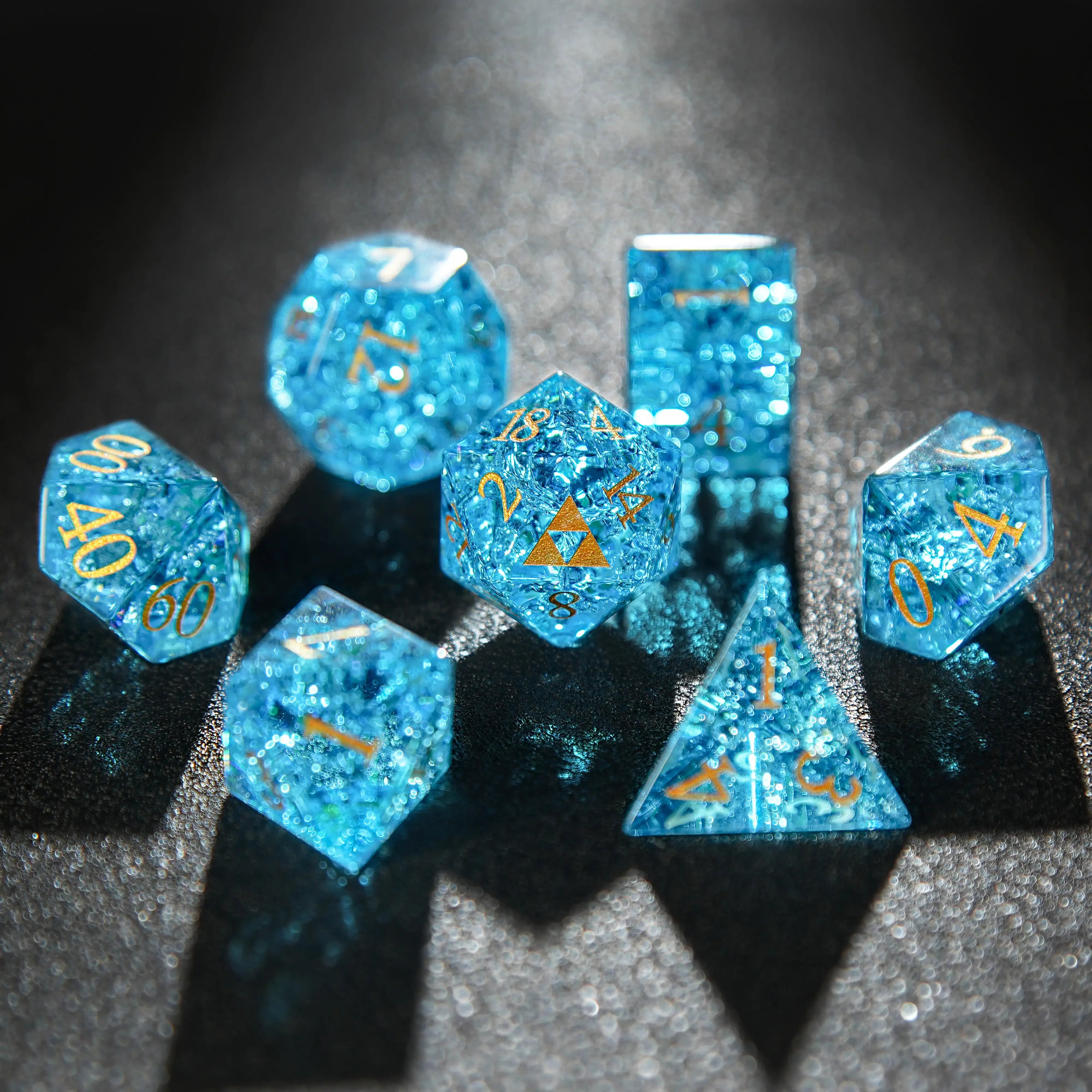 Crackle-Effect Aquamarine Galss Dice Set