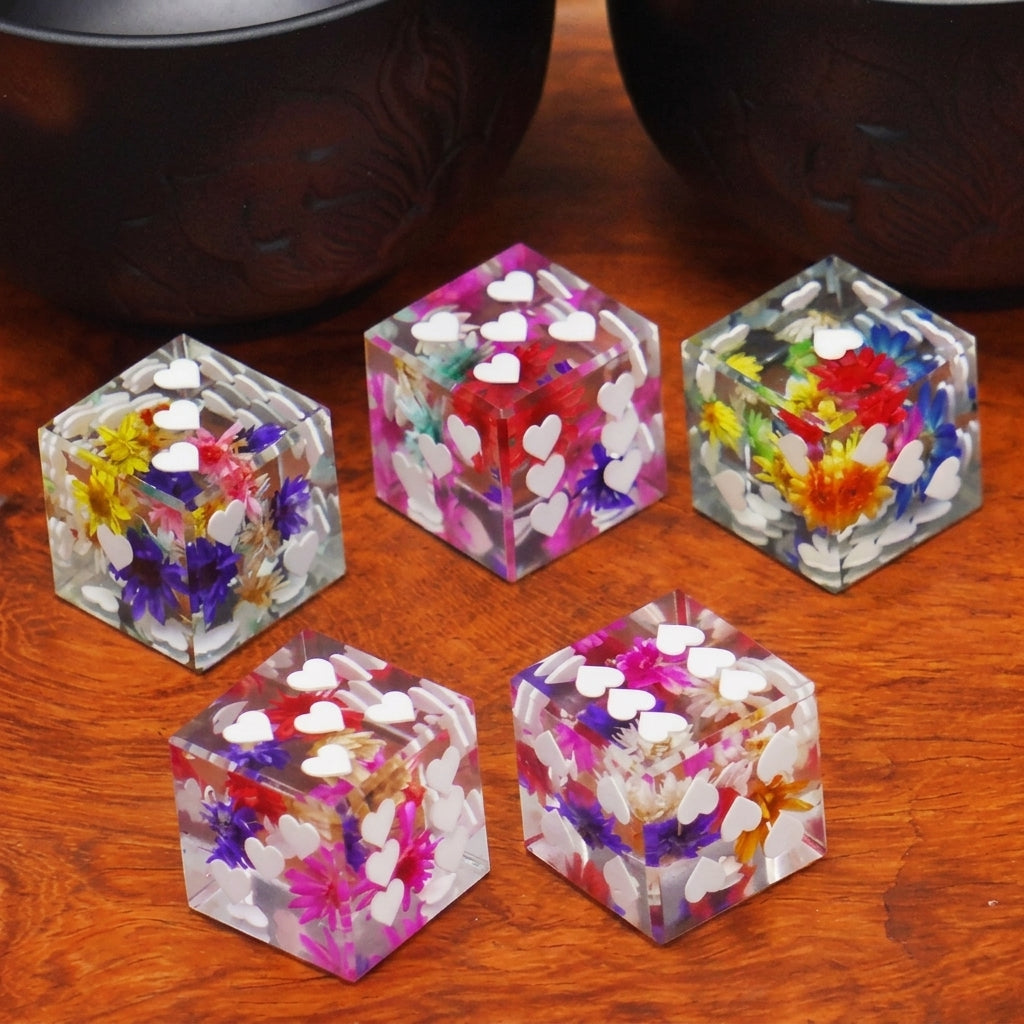 18mm Transparent Resin Flower D6 Dice with Heart-Shaped Pips