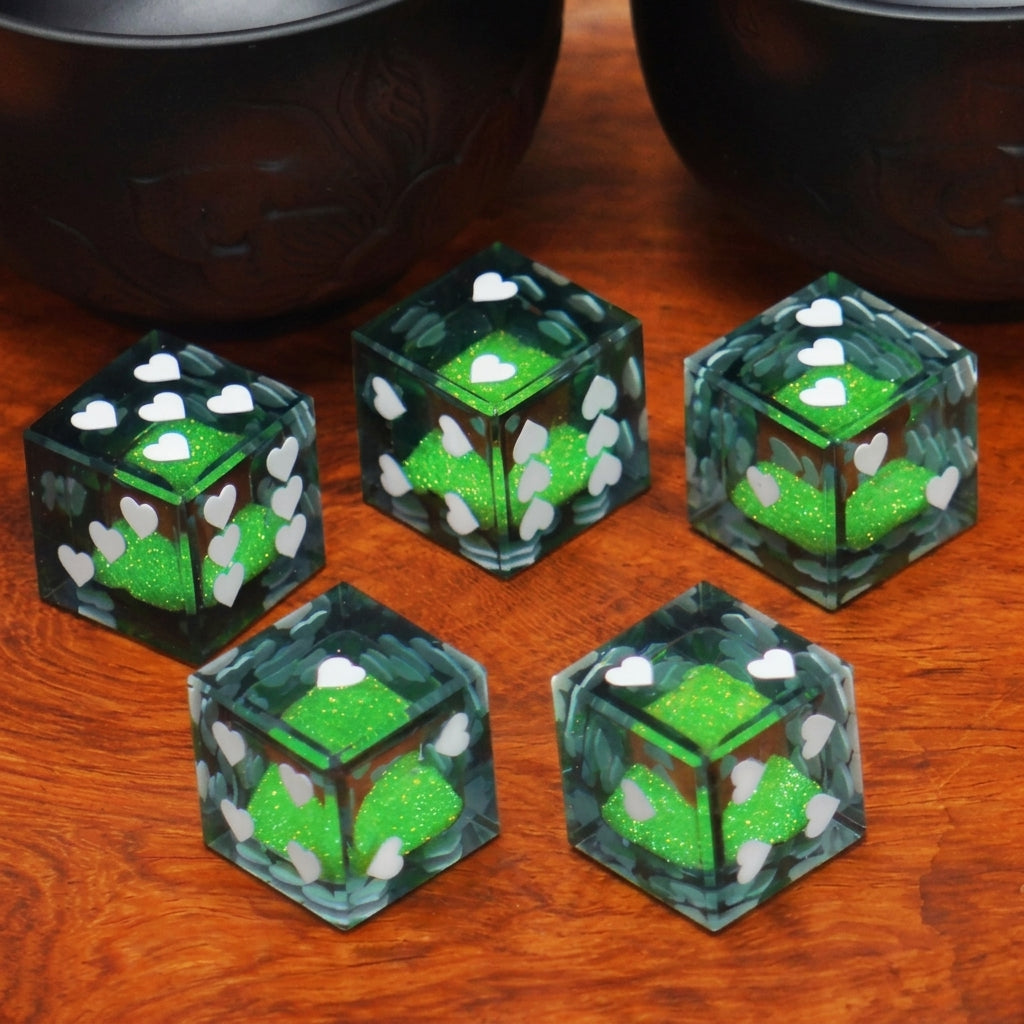 18mm Fluorescent Green Liquid Core Resin D6 Die with Heart Pips
