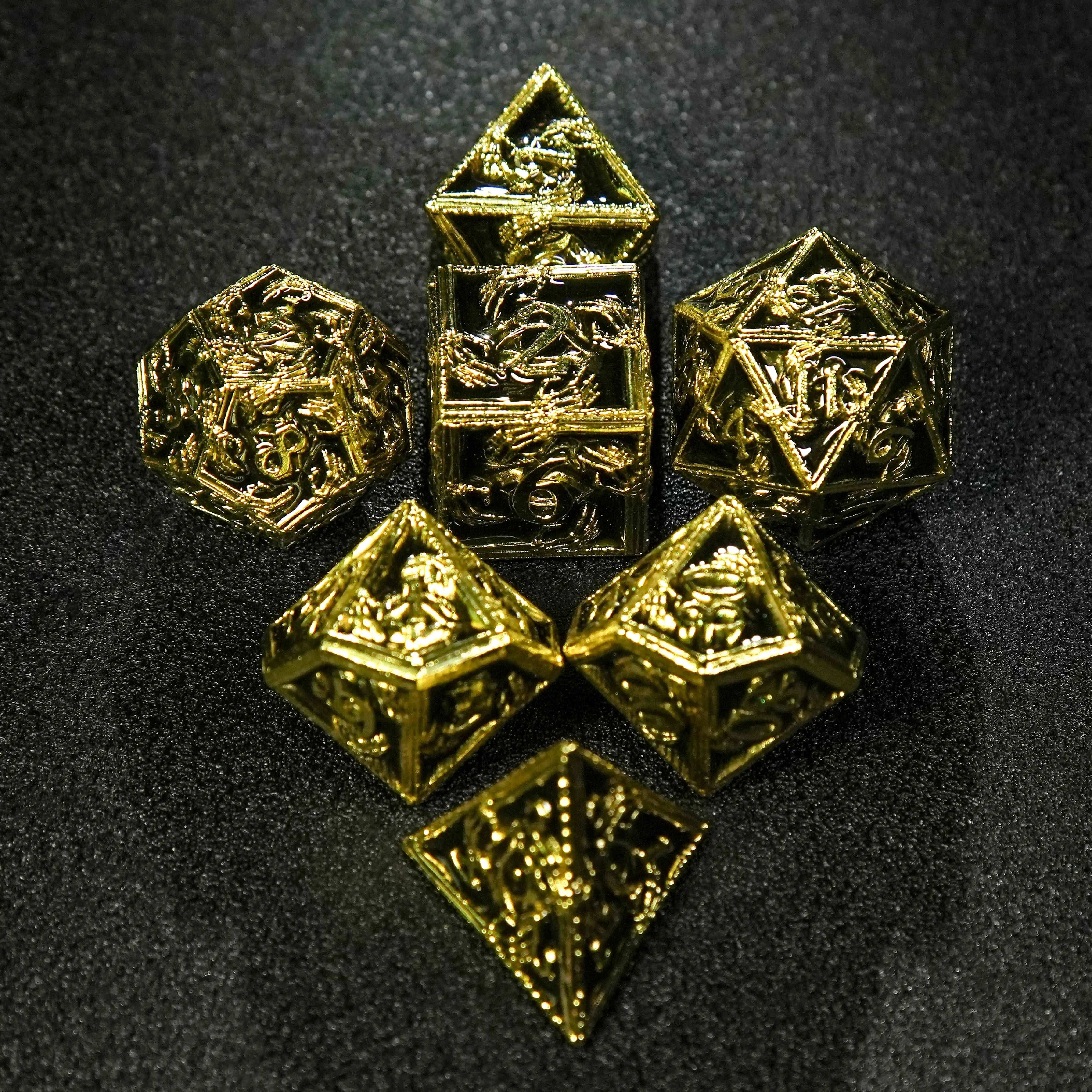 Imitation gold black metal skeleton hand surrounds DND dice set, very suitable for role-playing such as mysterious wizard | Bear Dice