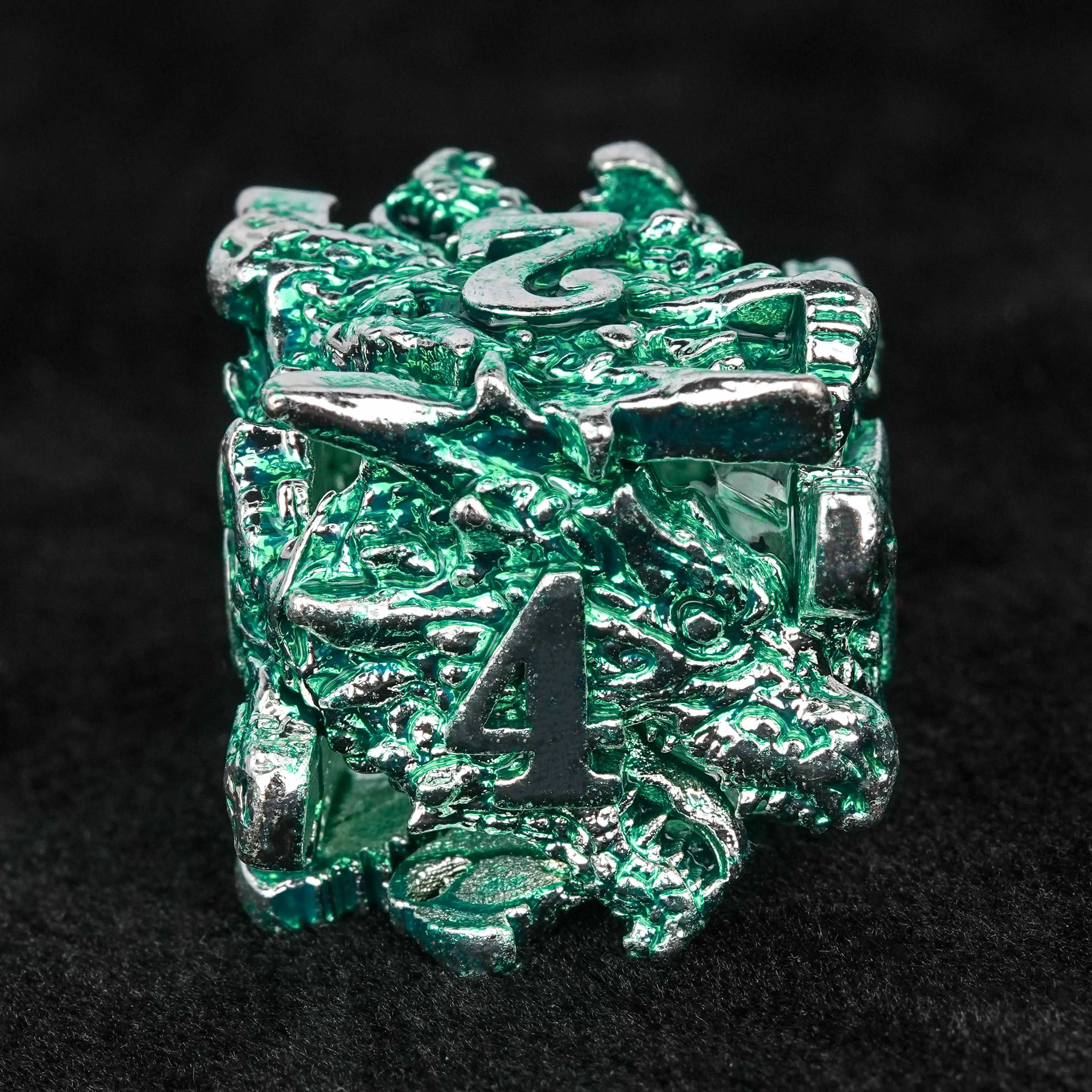 Mystic Symbol - Skull Metal Dragon D6 Dice + Silver Green | Bear Dice
