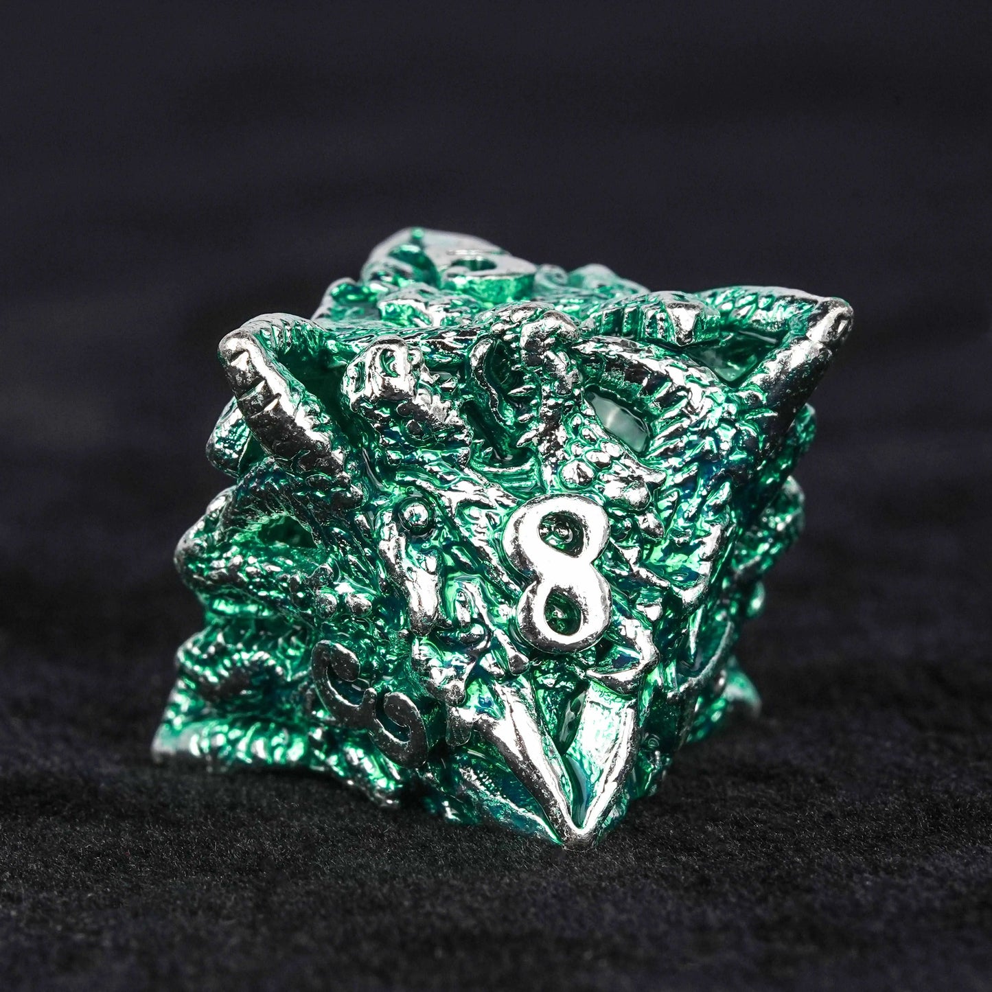 Mystic Symbol - Skull Metal Dragon D8 Dice + Silver Green | Bear Dice

