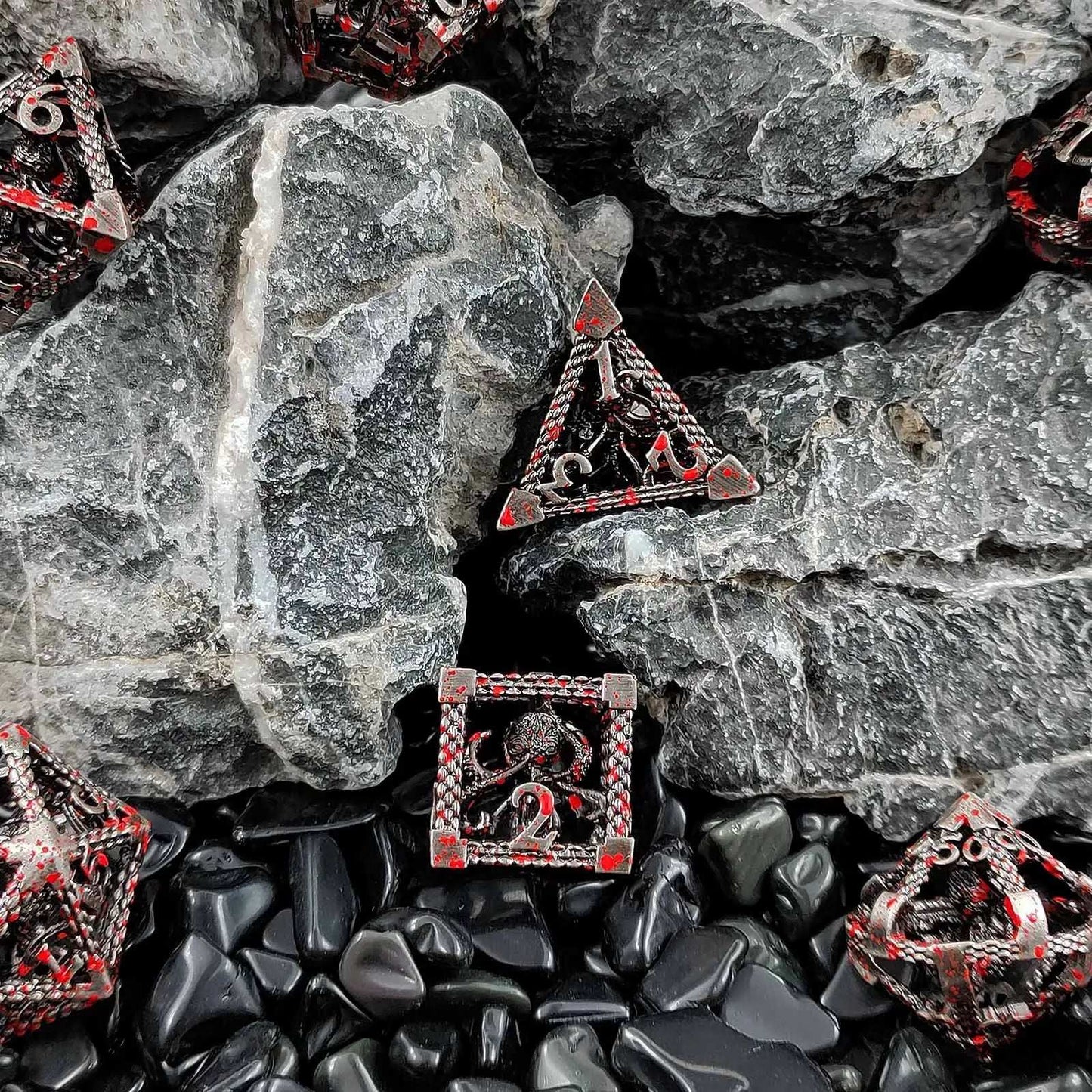 Hollow Metal DND Octopus Monster Dice Set Bloodstain - D4 dice、D6 dice、D% dice | Bear Dice
