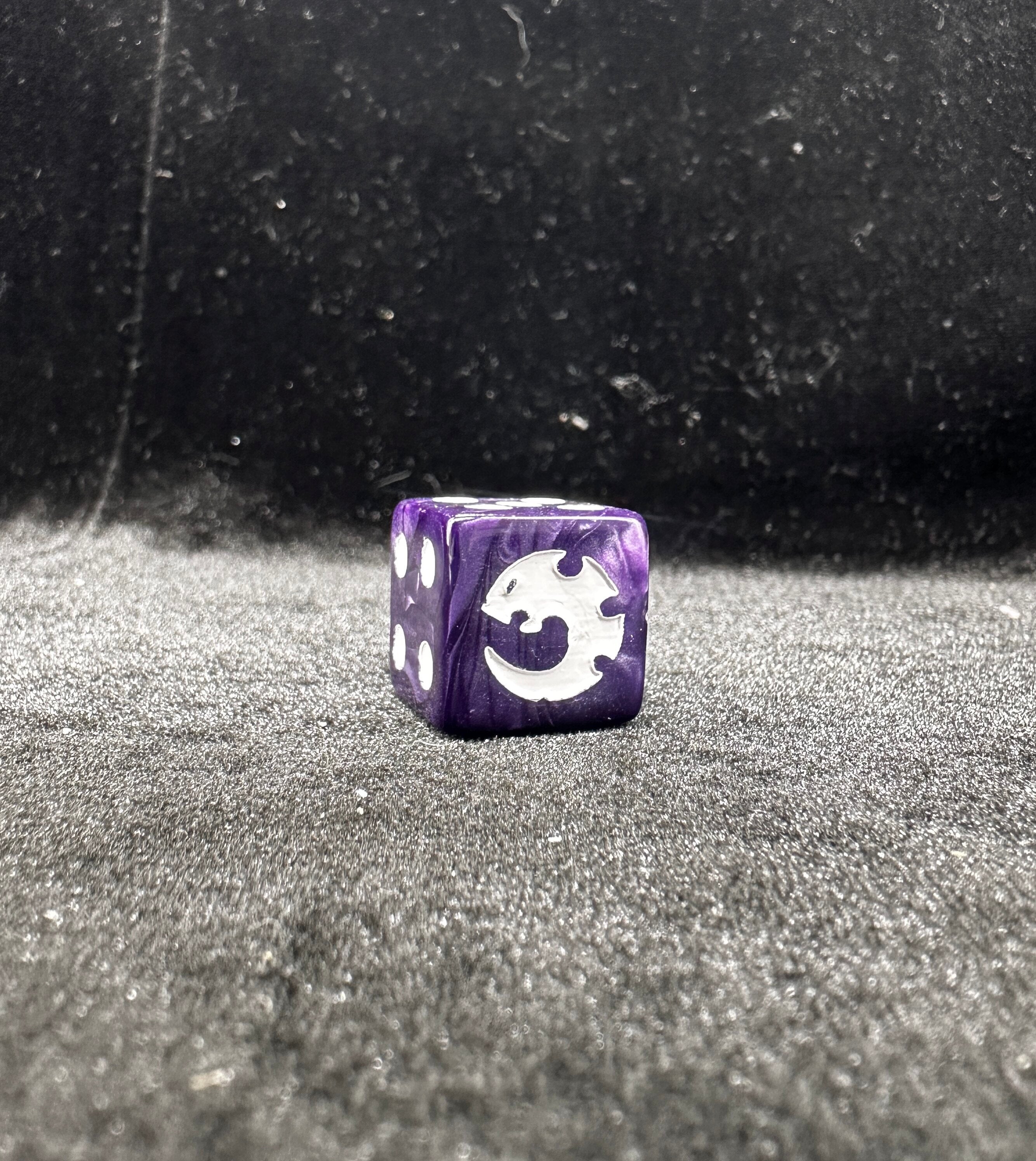 Warhammer 40K Tyranid Purple Acrylic D6 Dice