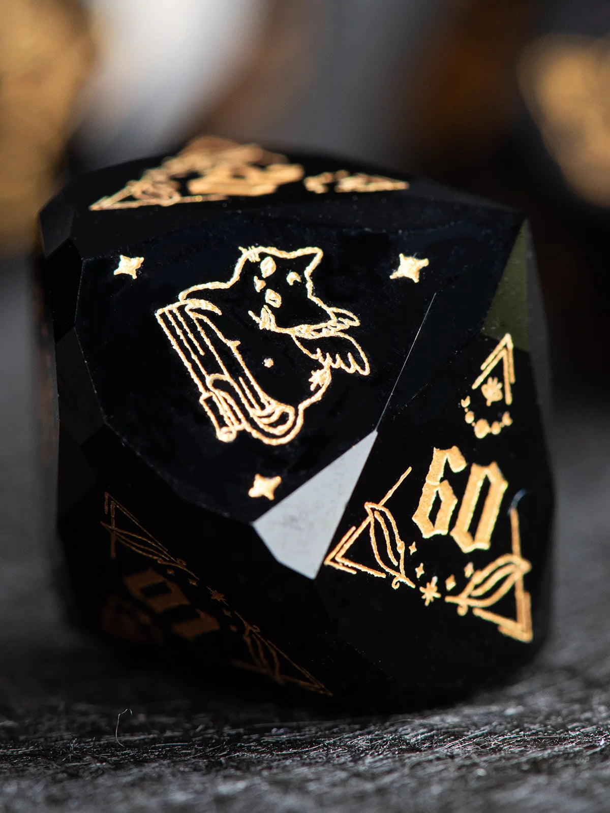 Multi-faceted obsidian Dnd natural stone multi-faceted dice COC running group color dragon and dungeon board game cat picture