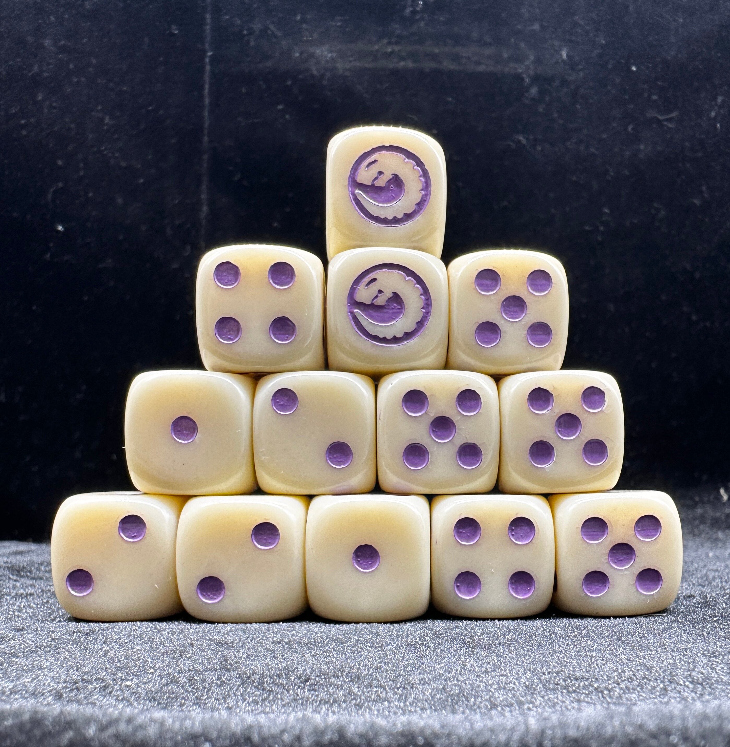 Warhammer Tyranid Acrylic D6 Dice with Purple Pips