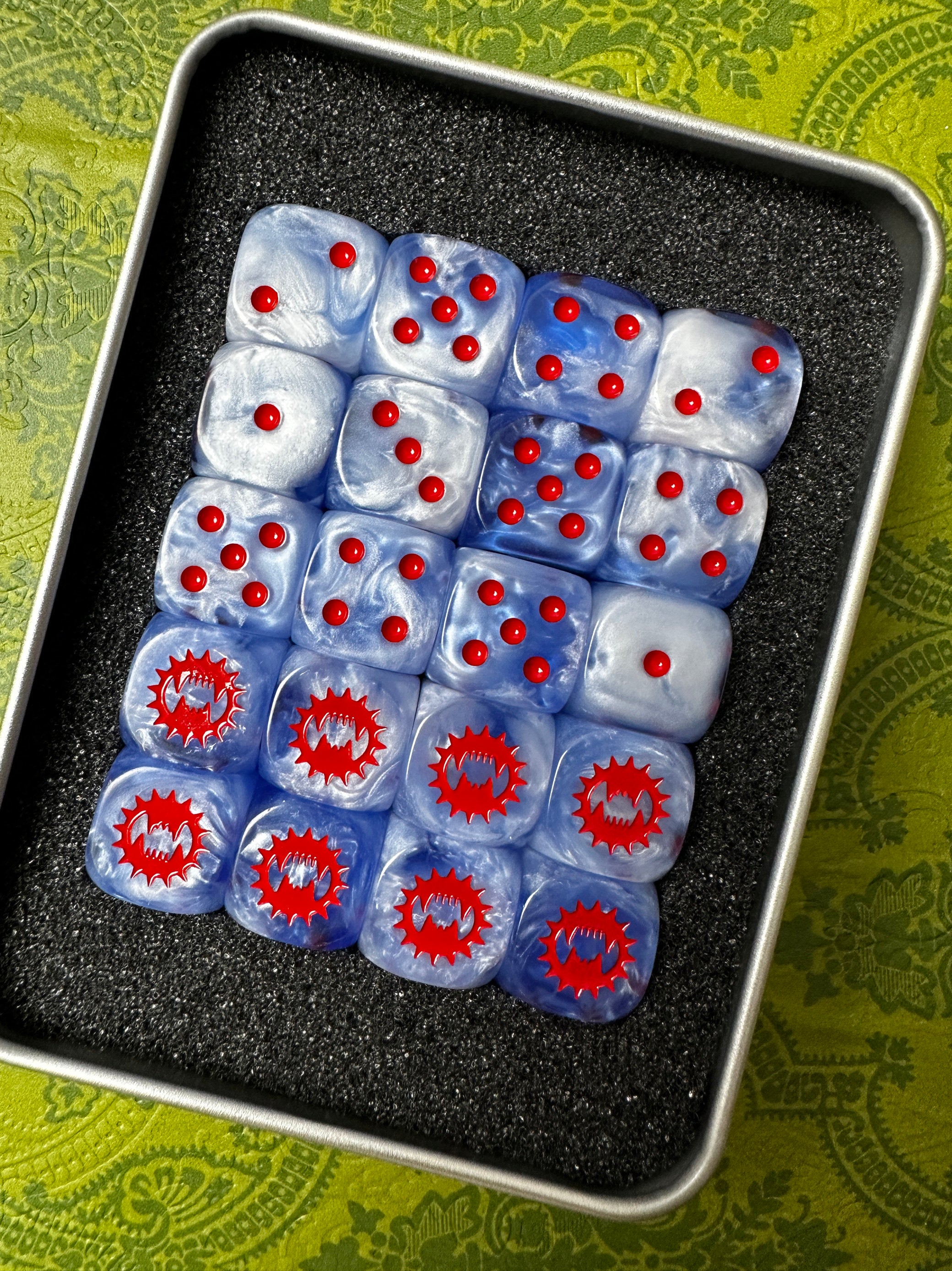 Warhammer 40k World Eaters Khorne Blue & White Swirl Acrylic D6 Dice