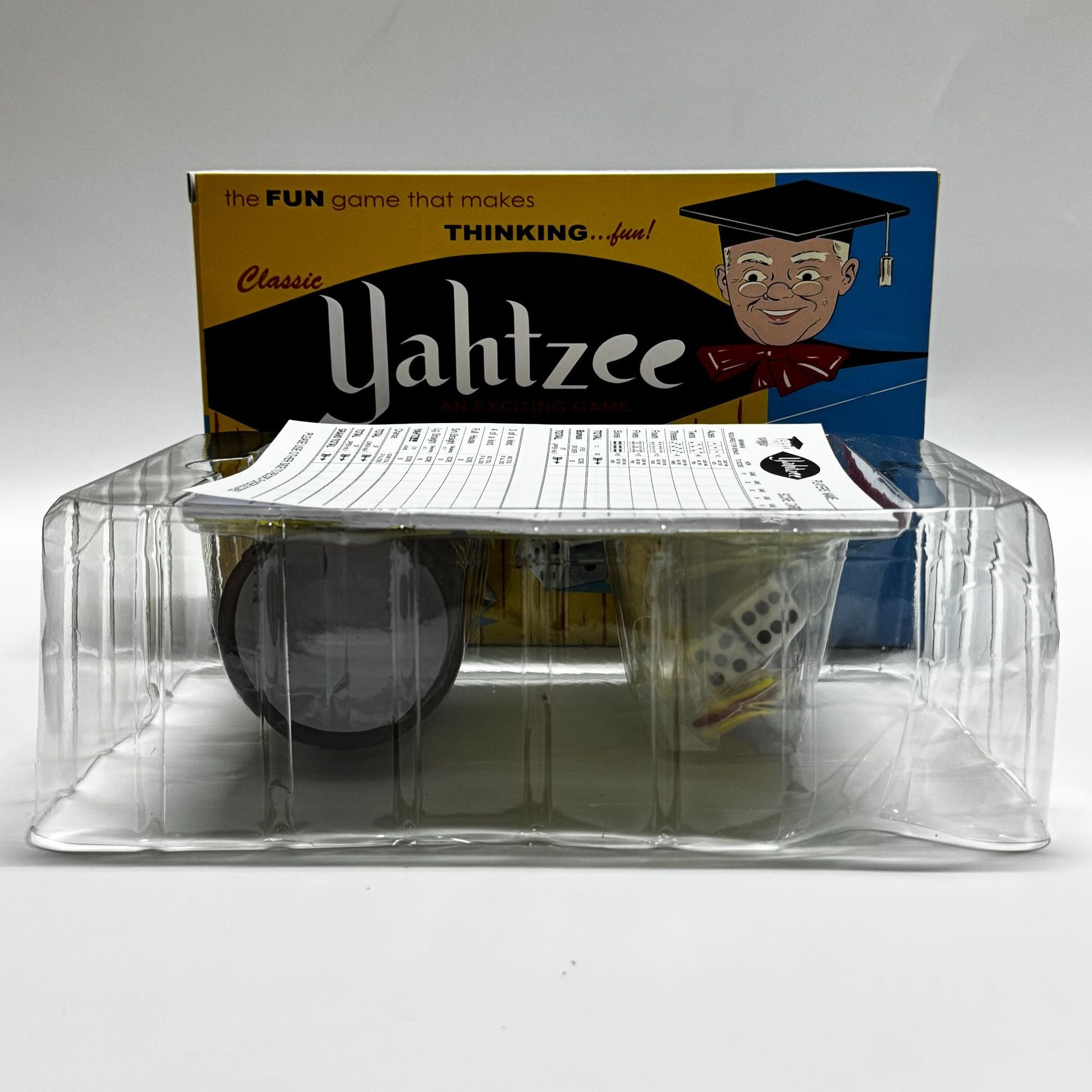 Cross-border Yahtzee features vintage art and dice cup thrills with skill and chance dice games