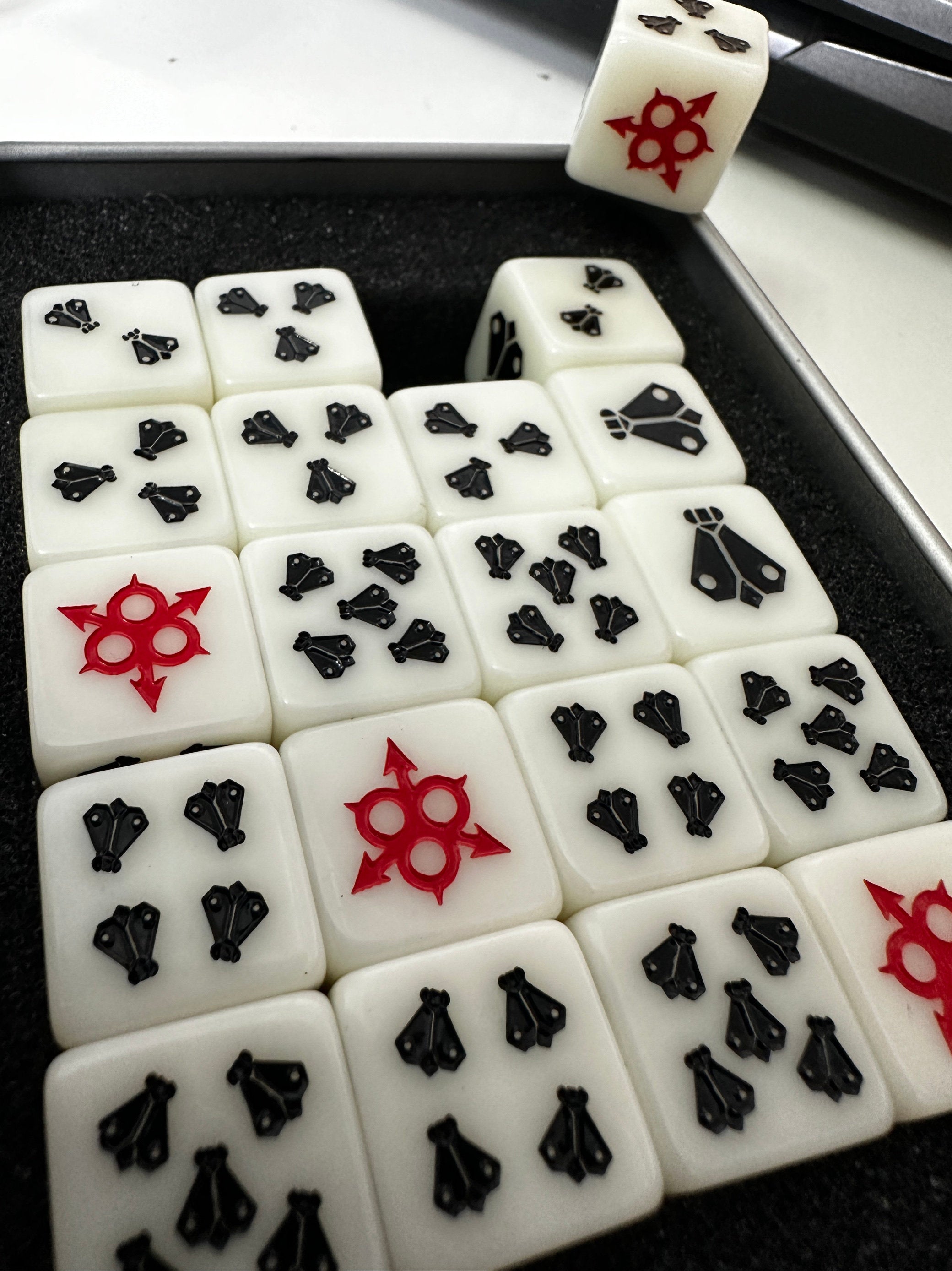 Warhammer 40k Chaos Faction Nurgle White D6 Dice