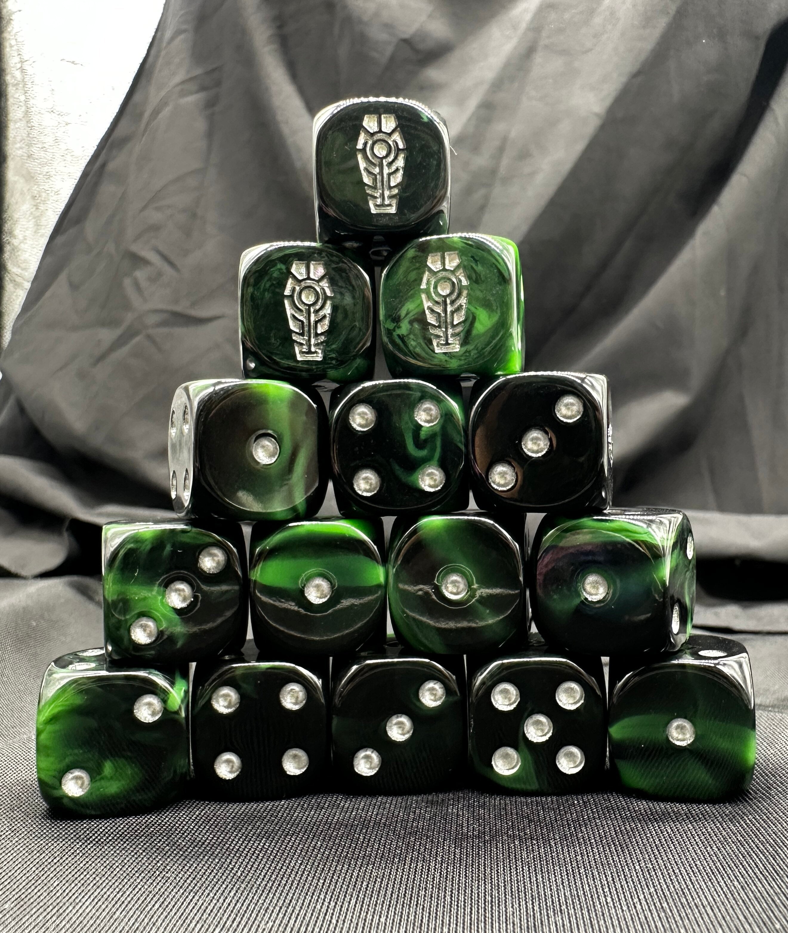 Warhammer 40K Necron Black and Green D6 Dice