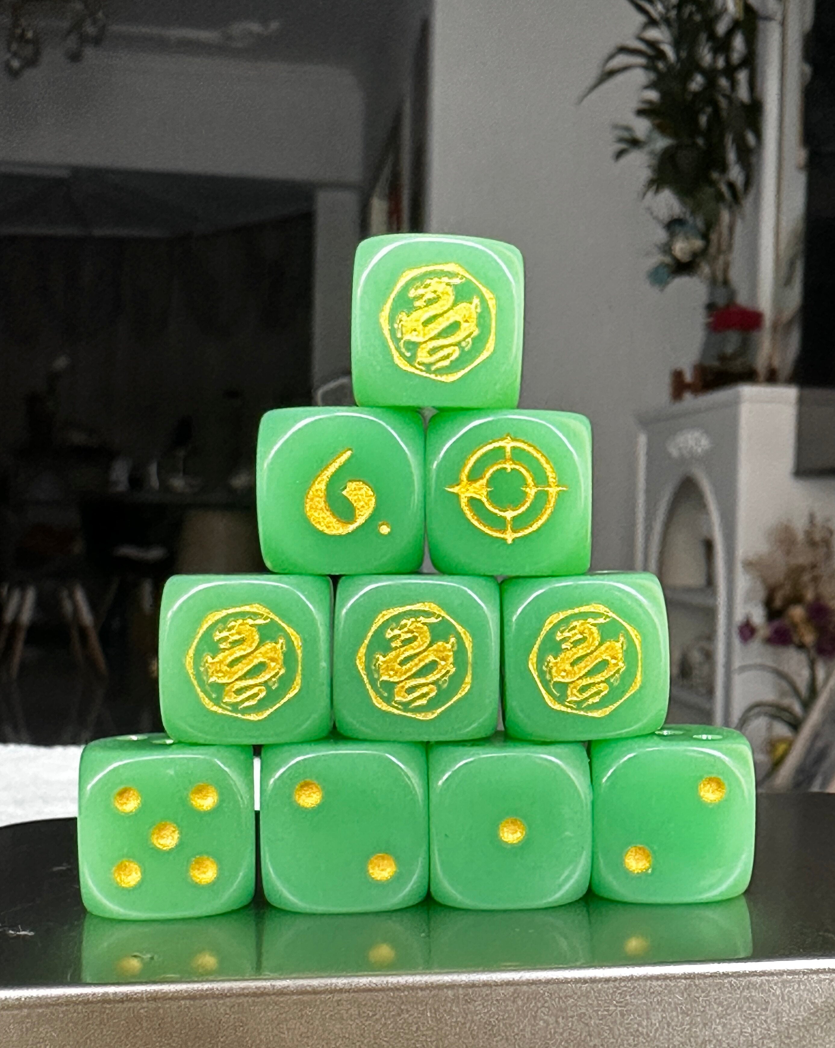Warhammer 40K Jade Green Acrylic D6 Dice with Gold Numbers