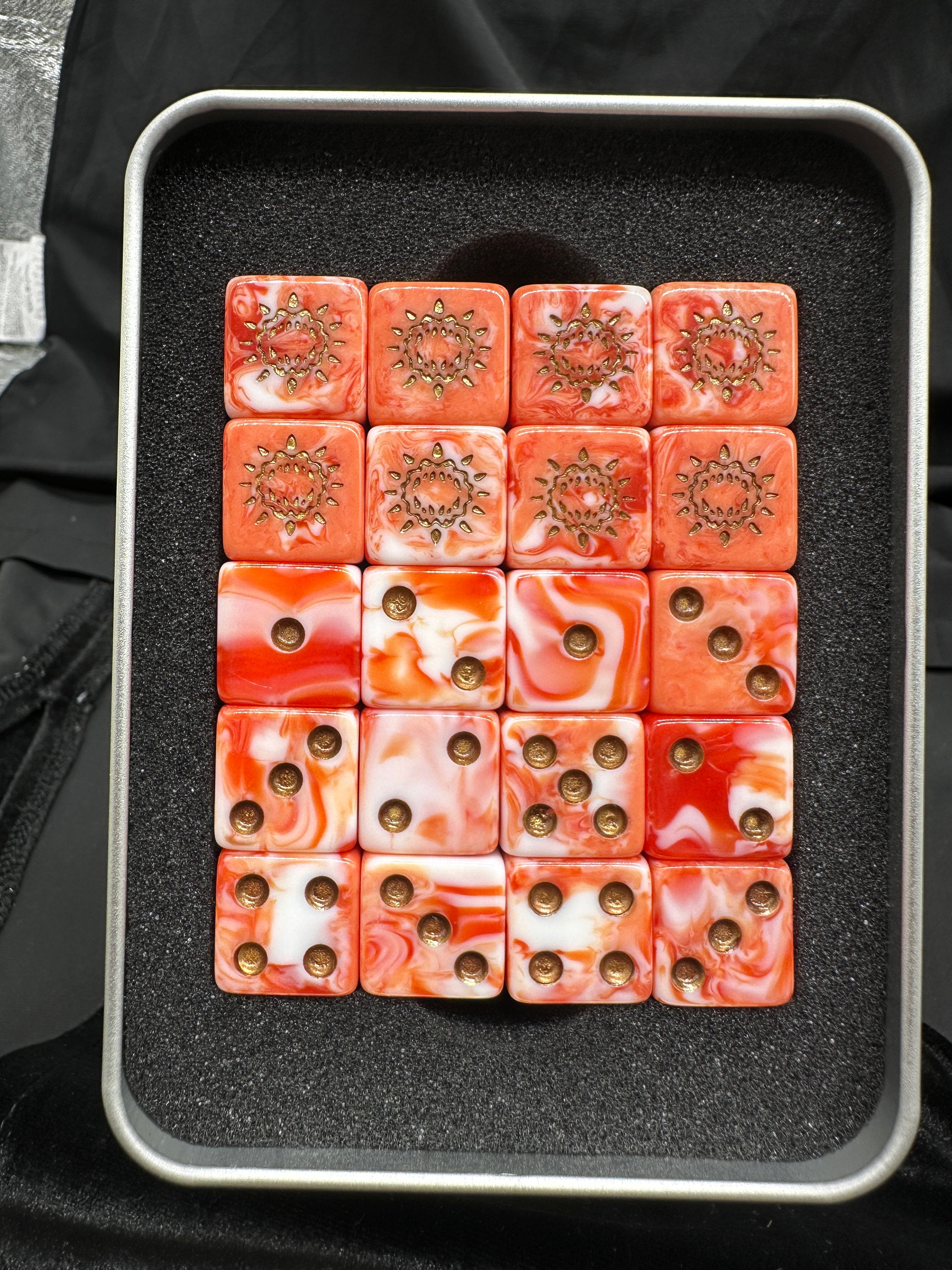Warhammer 40K World Eaters Red & White Swirl Acrylic D6 Dice