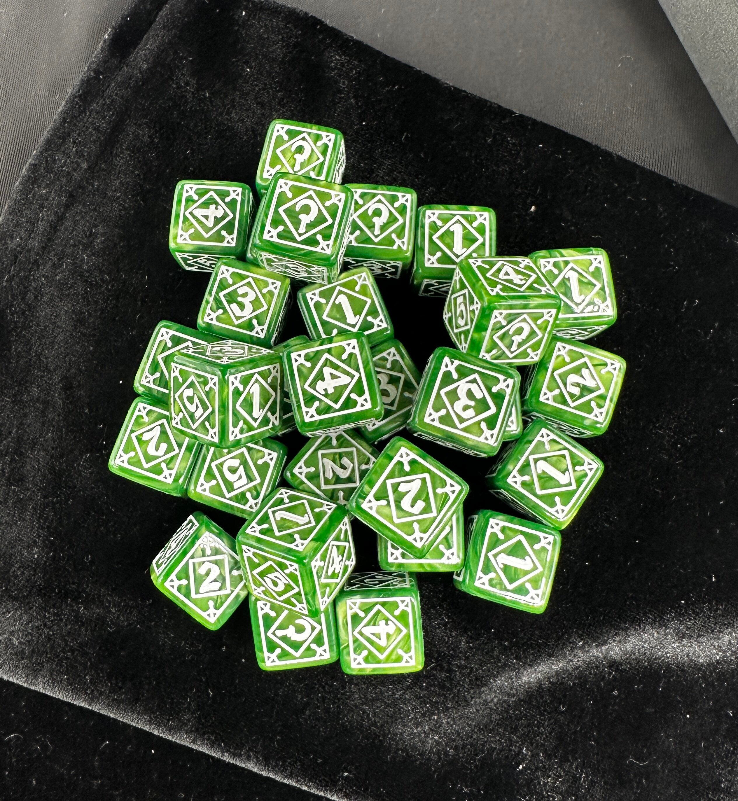 Mandela Dice, Warhammer 40k Dice, Slaughter Squad KT, Dark Spirit Clan Dice, Warhammer Mandela Dice