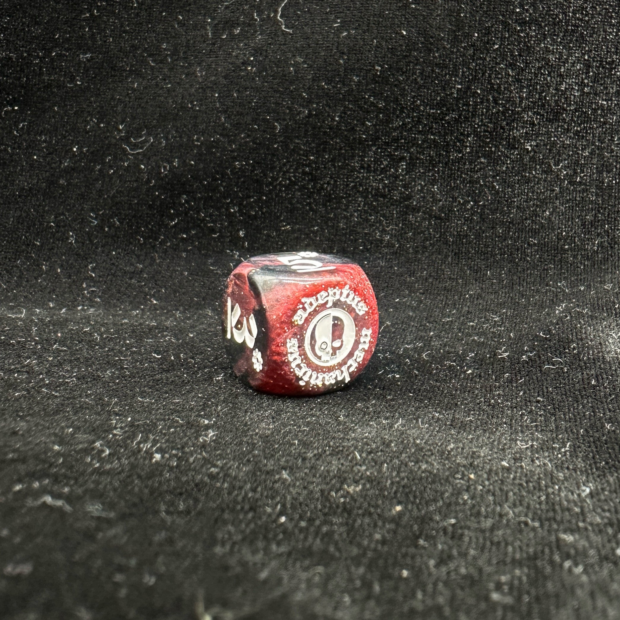 Warhammer 40K Adeptus Mechanicus Black & Red Swirl Pearlescent Acrylic D6 Dice