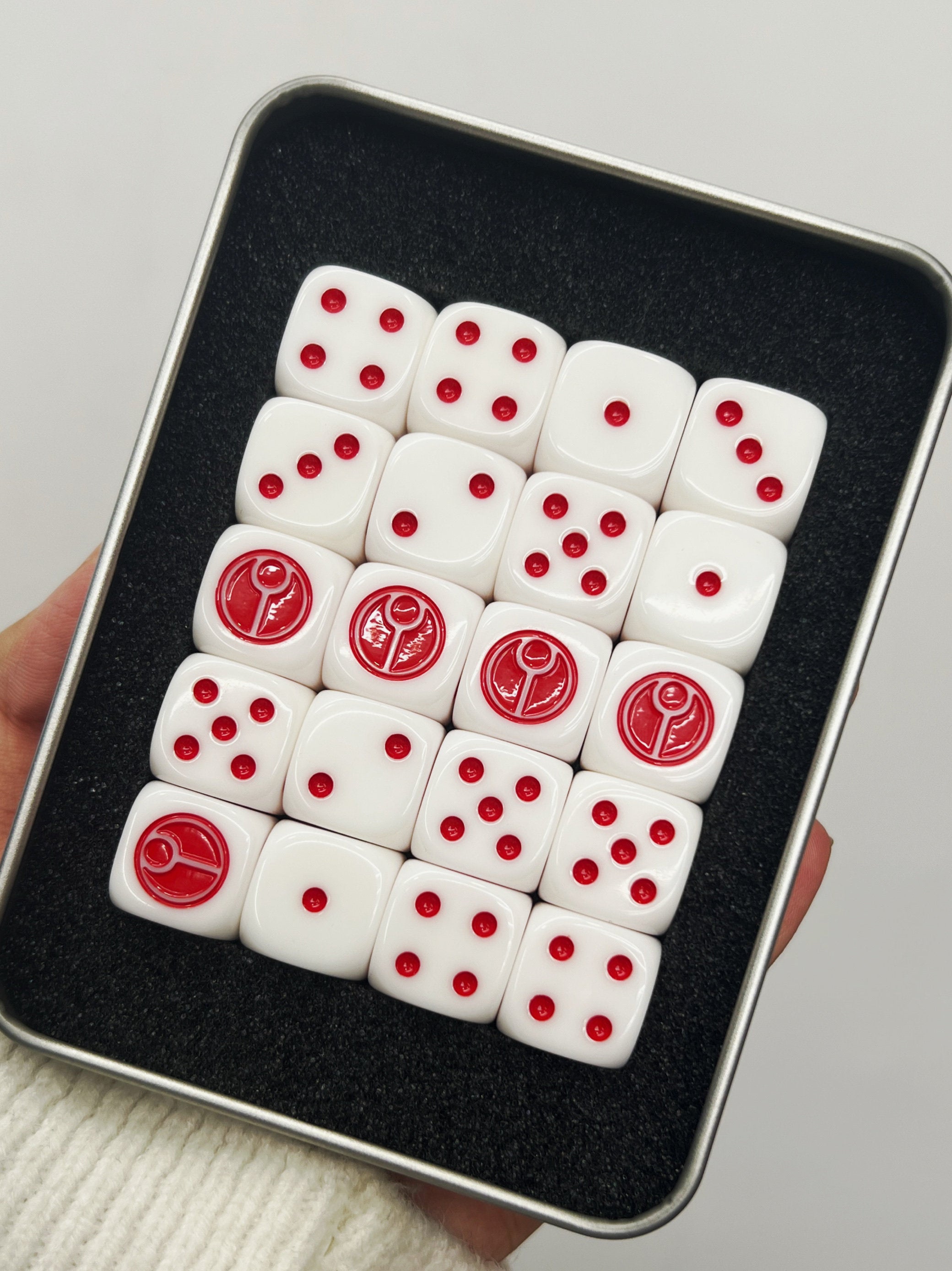 Tau Empire Opus Machina Dice – Warhammer 40K Milky White Acrylic D6 Set with Red Dots