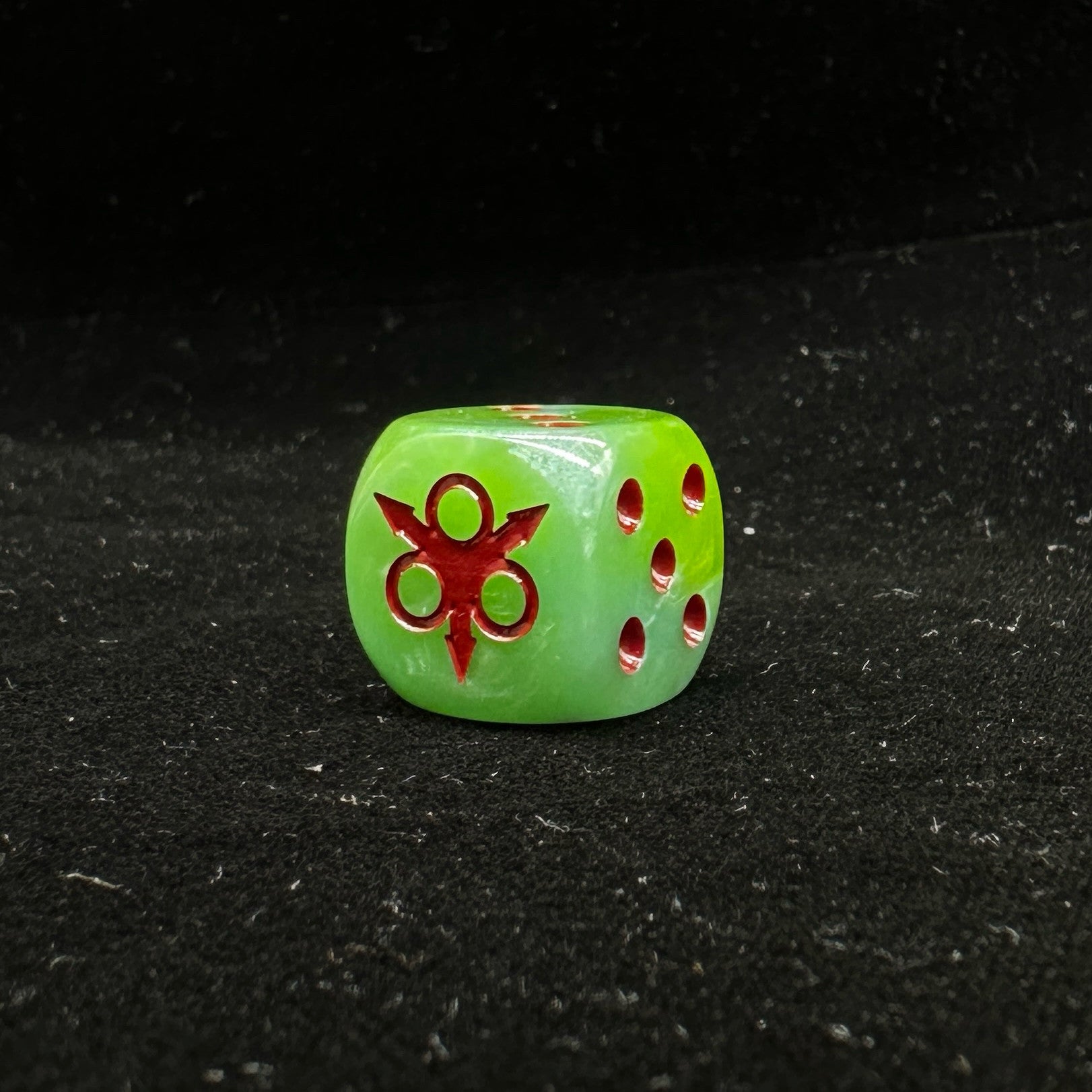 Warhammer 40K Nurgle Maggot Bright Green Acrylic D6 Dice