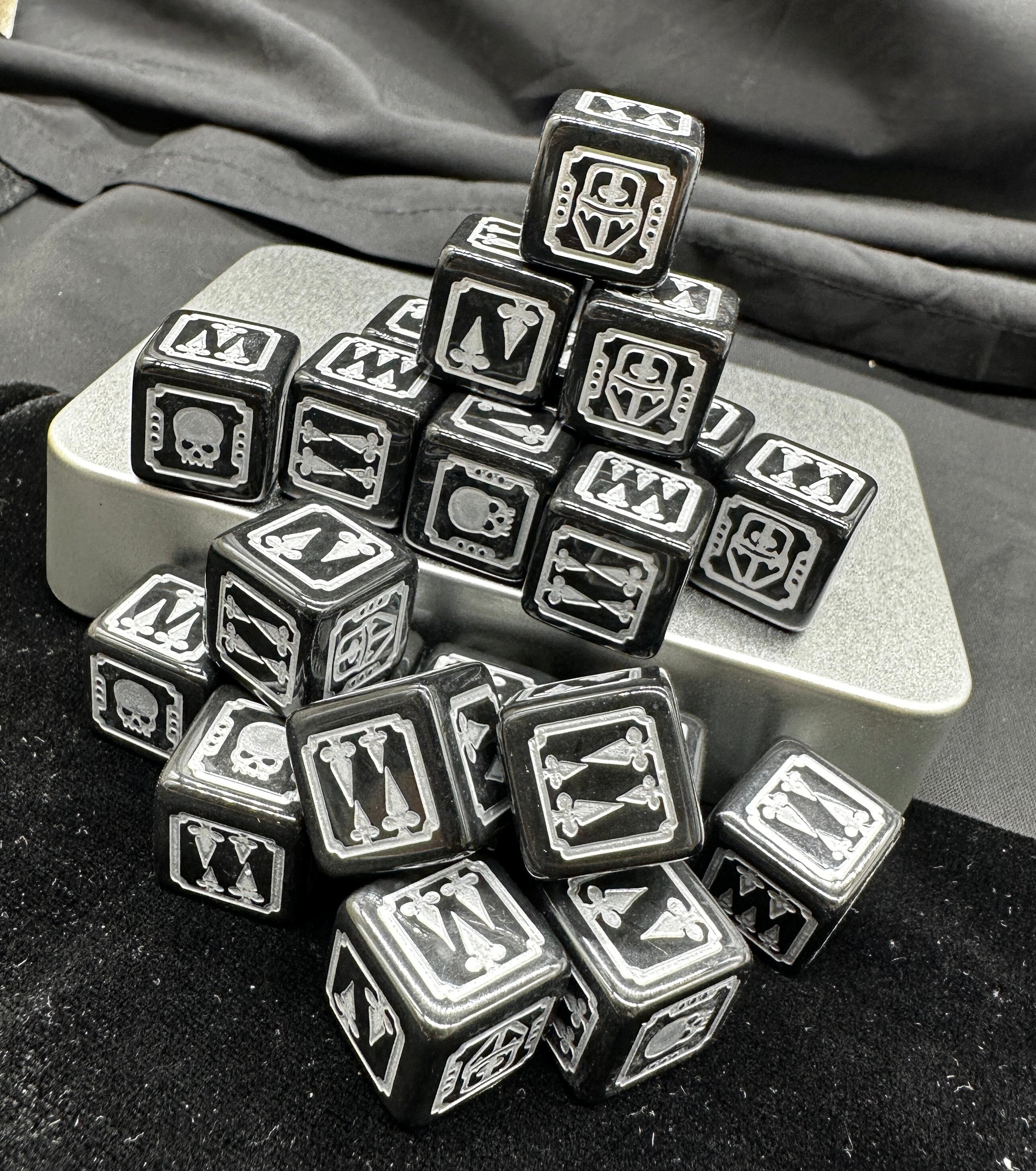 Warhammer 40K Imperial Knights Black Acrylic D6 Dice