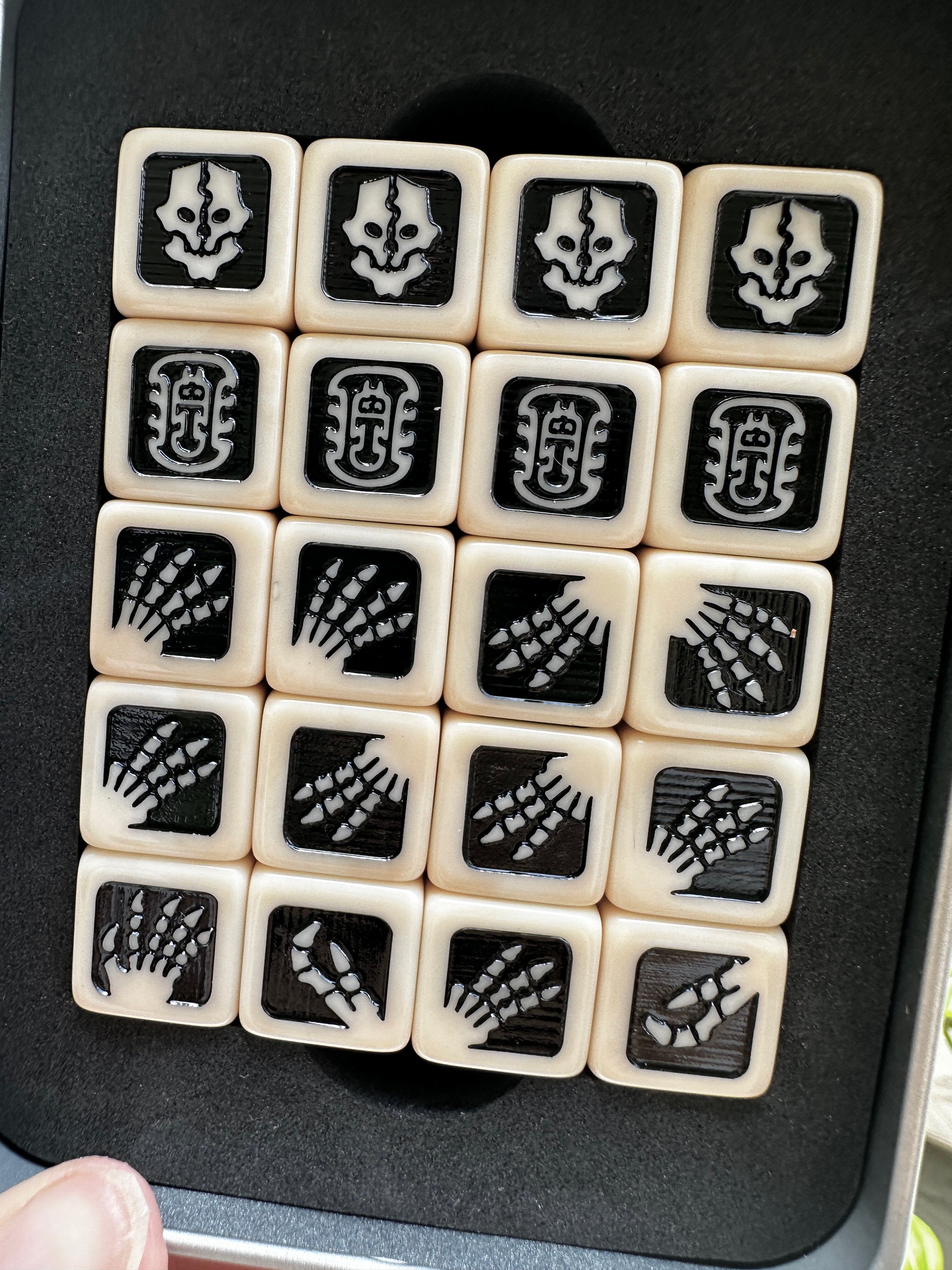 Warhammer 40K Ossiarch Bonereapers White Acrylic D6 Dice