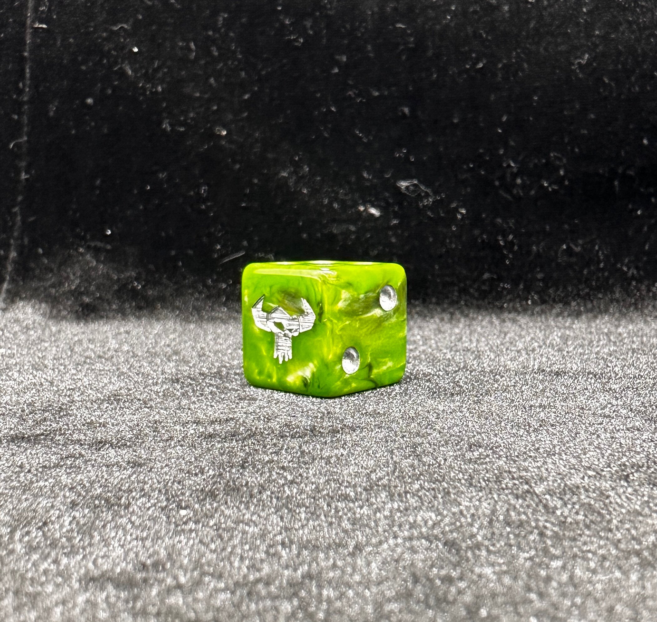 Warhammer 40K Orc Skull Turquoise Vortex Acrylic D6 Dice