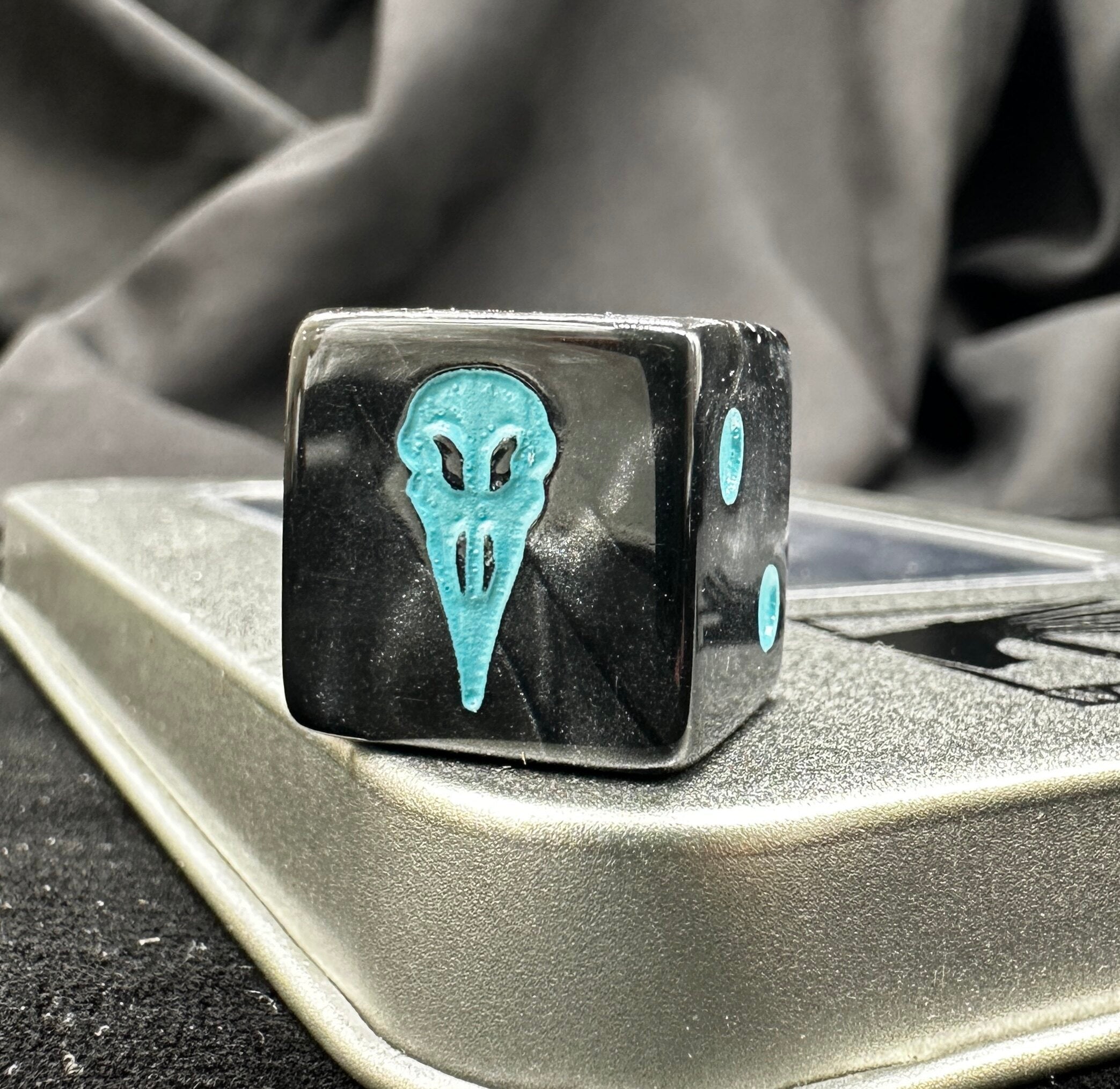 Warhammer 40K Raven Guard Black Swirl Acrylic D6 Dice with Blue Pips