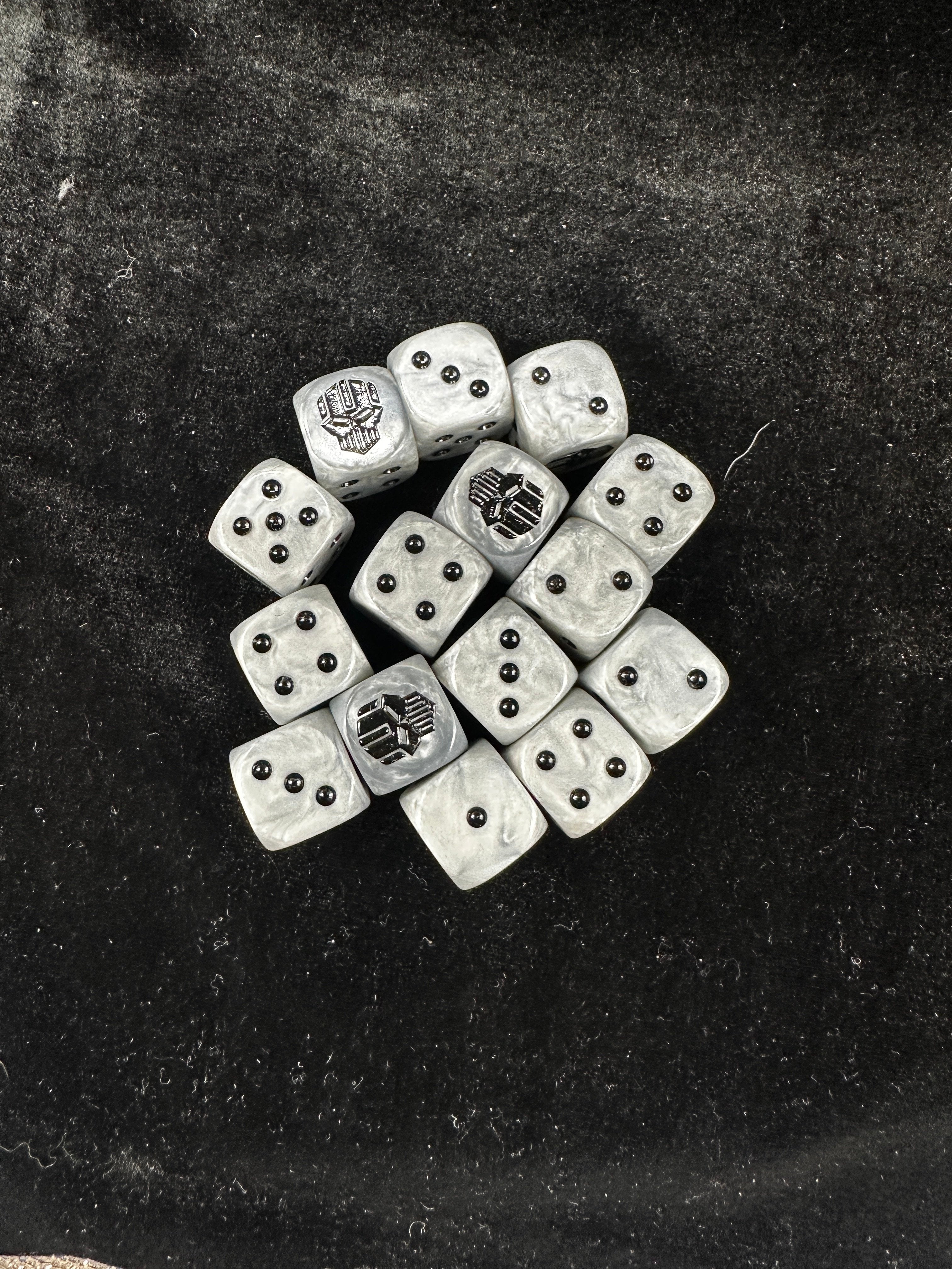 Warhammer 40K Iron Warriors White Swirl Pearlescent Acrylic D6 Dice