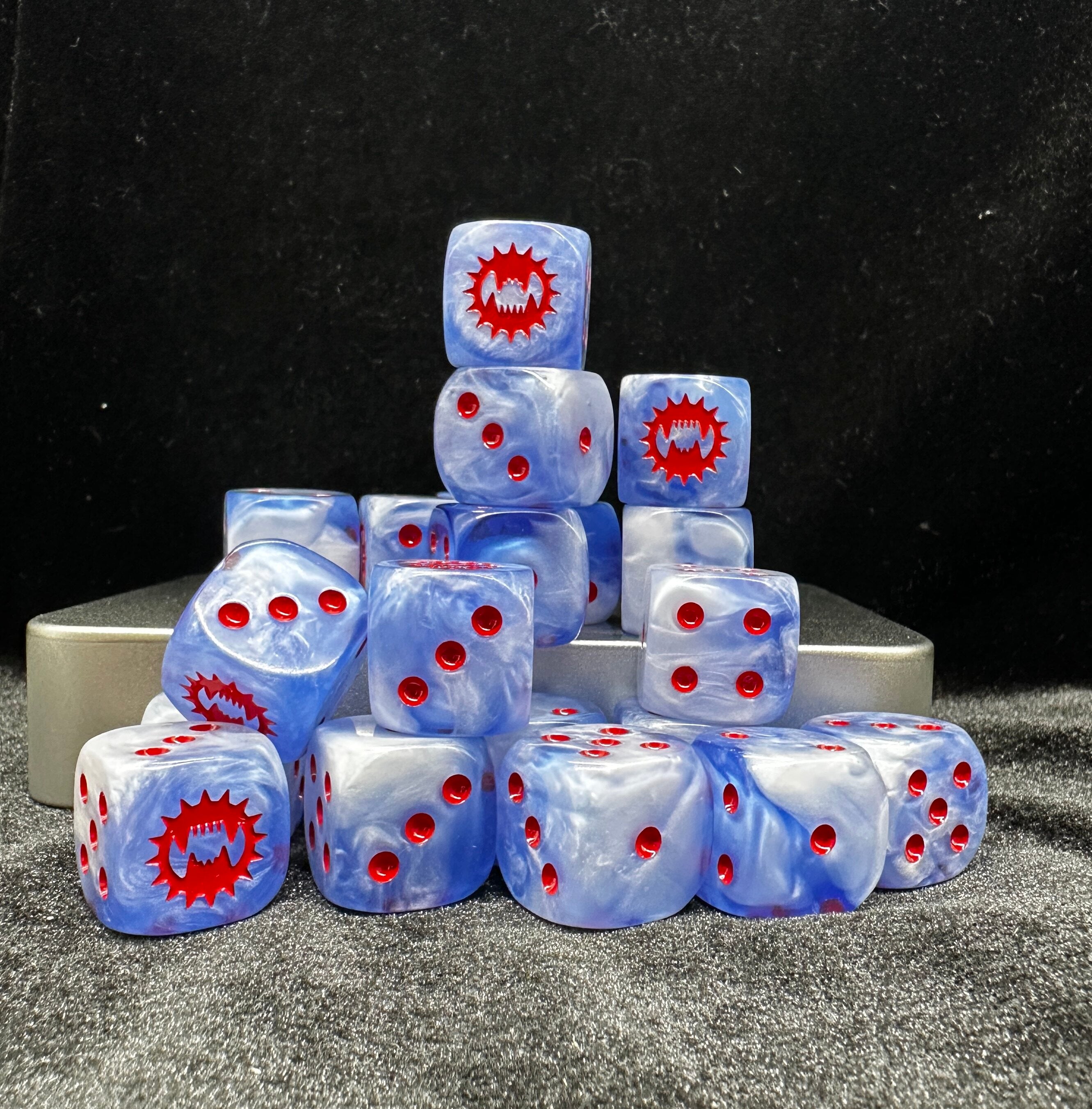 Warhammer 40k World Eaters Khorne Blue & White Swirl Acrylic D6 Dice