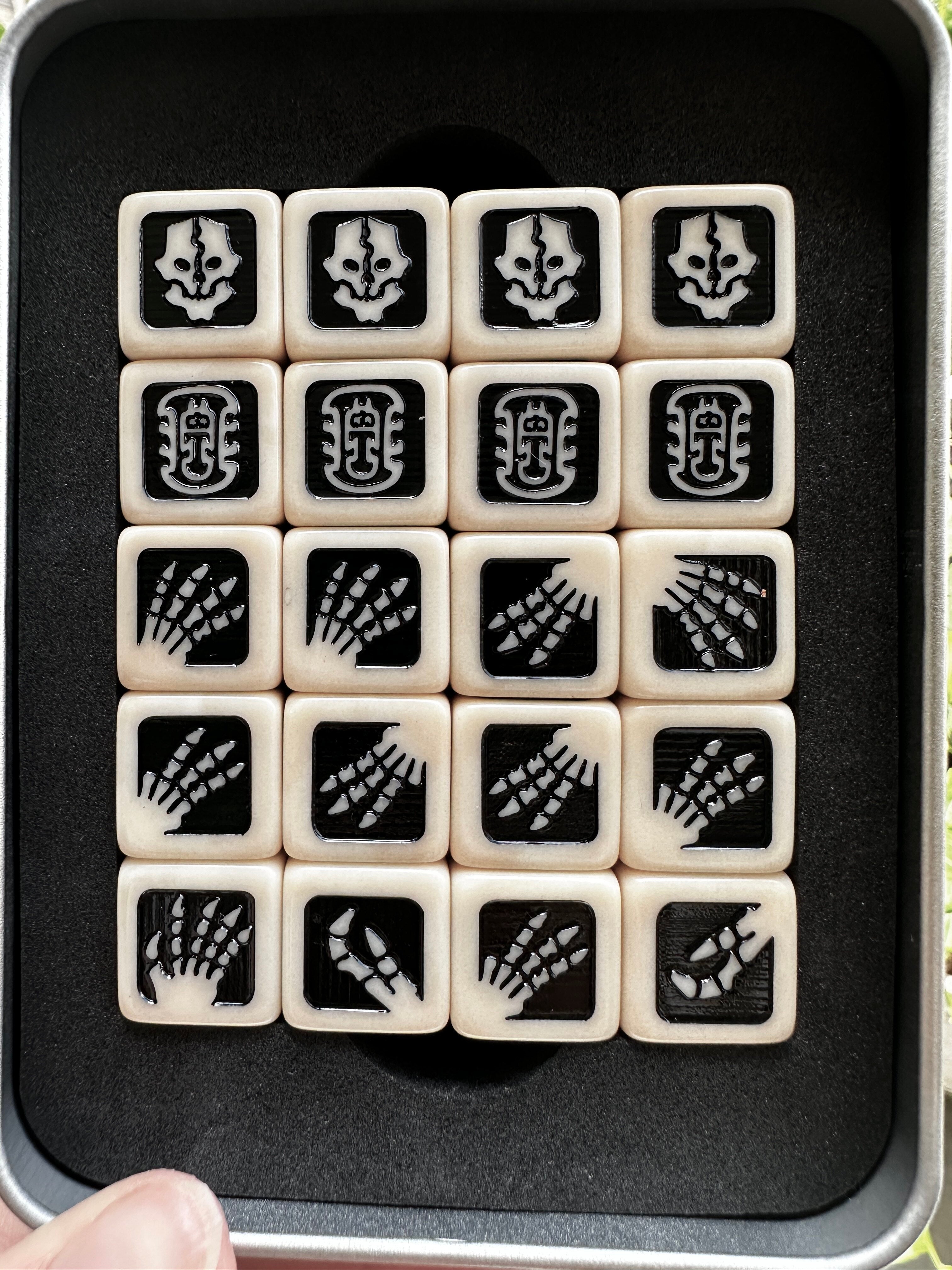 Warhammer 40K Ossiarch Bonereapers White Acrylic D6 Dice