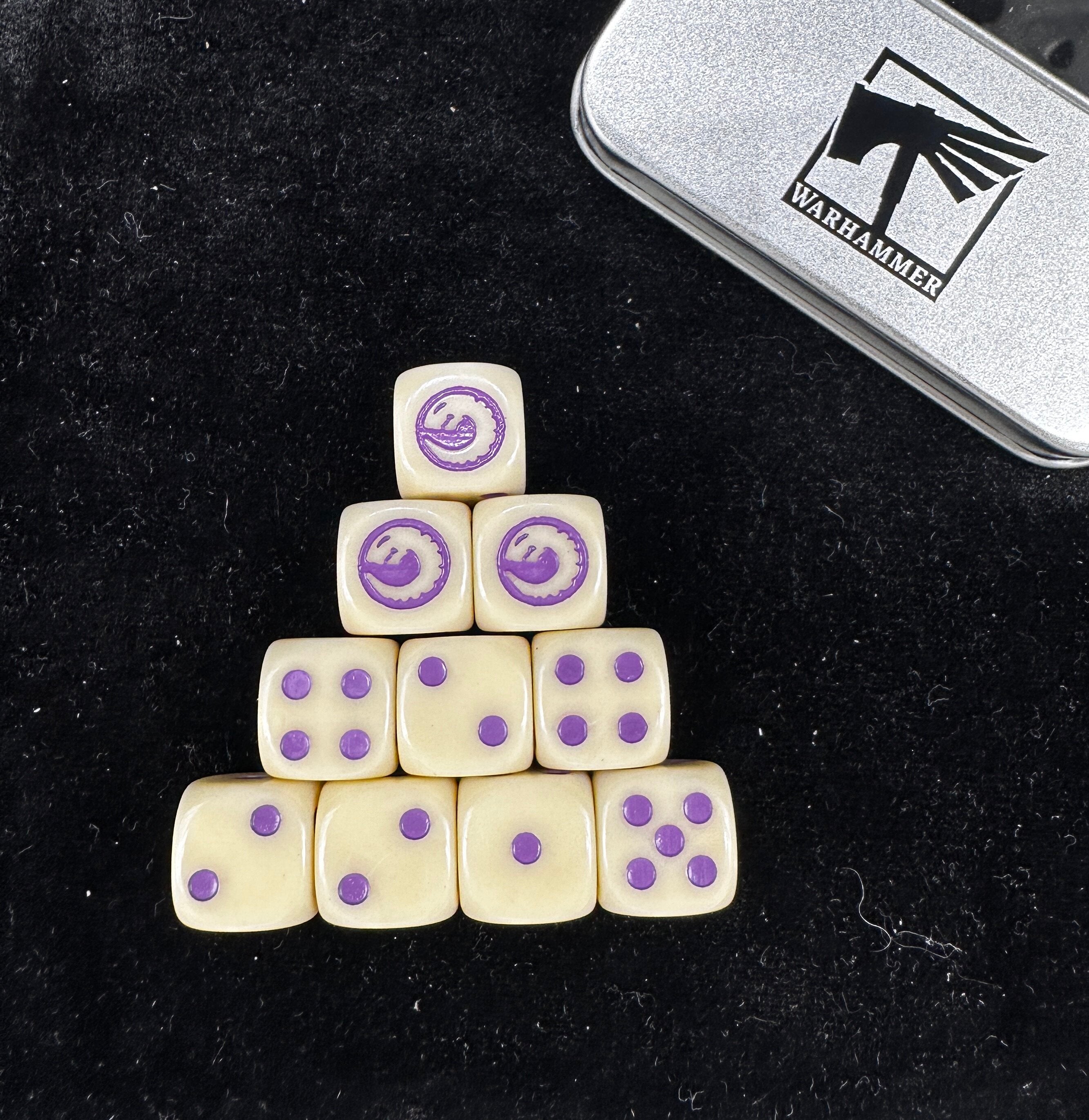 Warhammer Tyranid Acrylic D6 Dice with Purple Pips