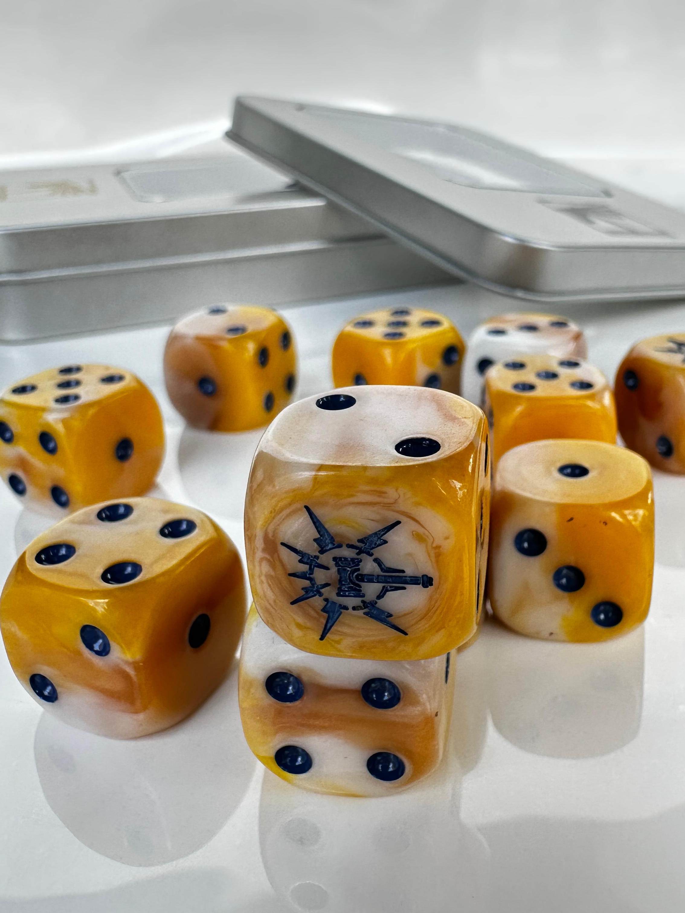 Warhammer 40K Thunderforged Weapon Yellow-White Swirl Acrylic D6 Dice
