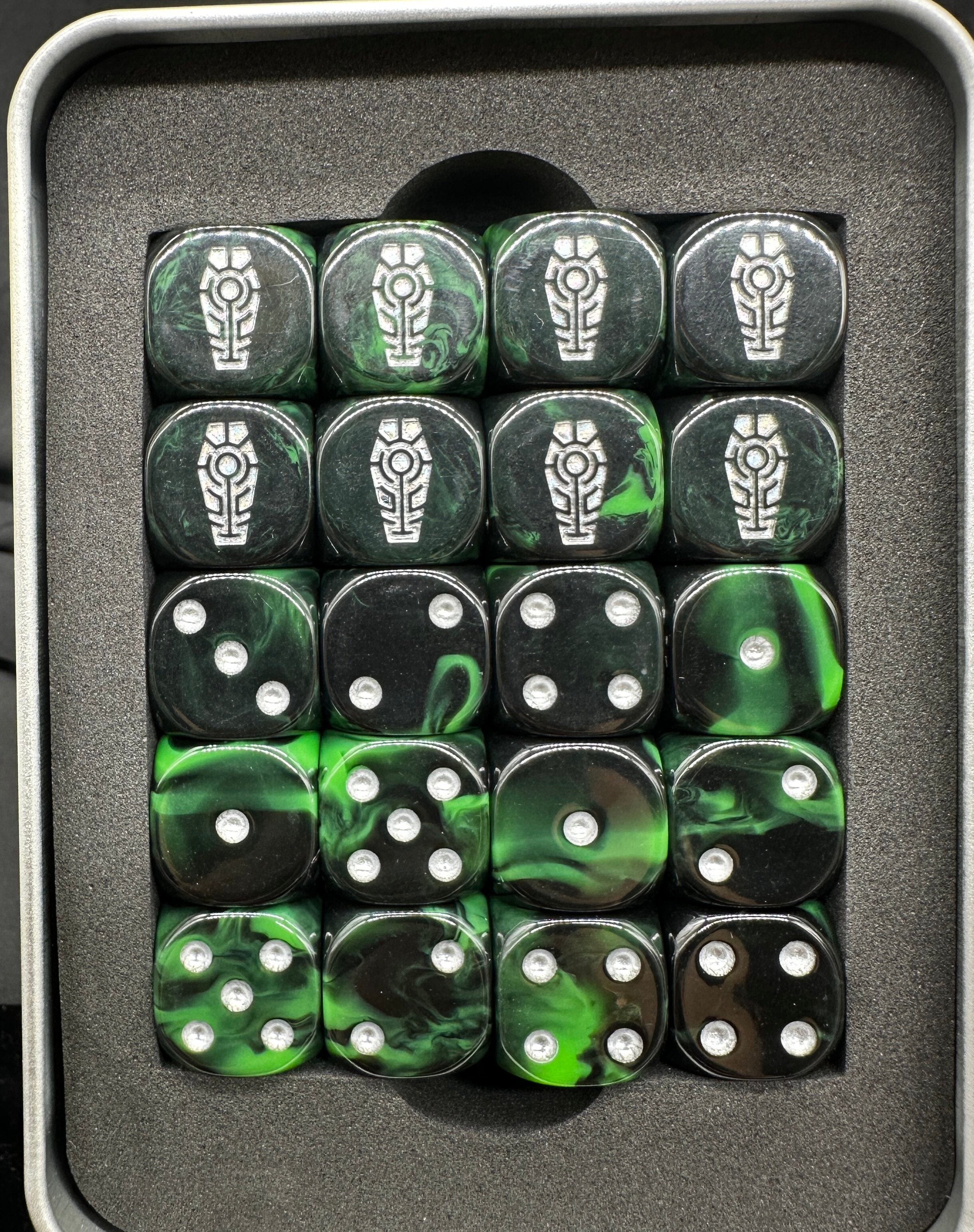 Warhammer 40K Necron Black and Green D6 Dice