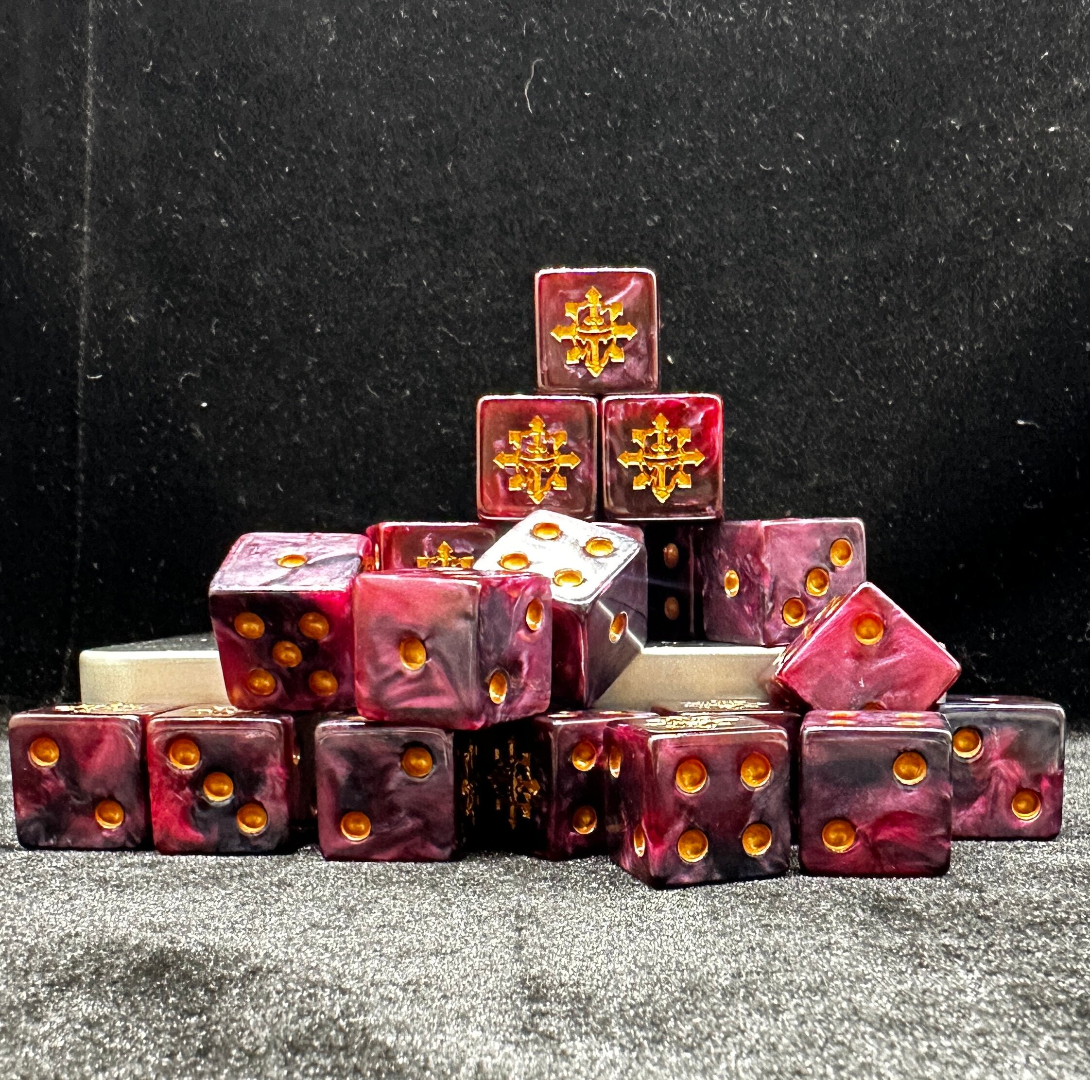 Warhammer 40K Chaos Titan/Knight Black & Red Swirl Acrylic D6 Dice