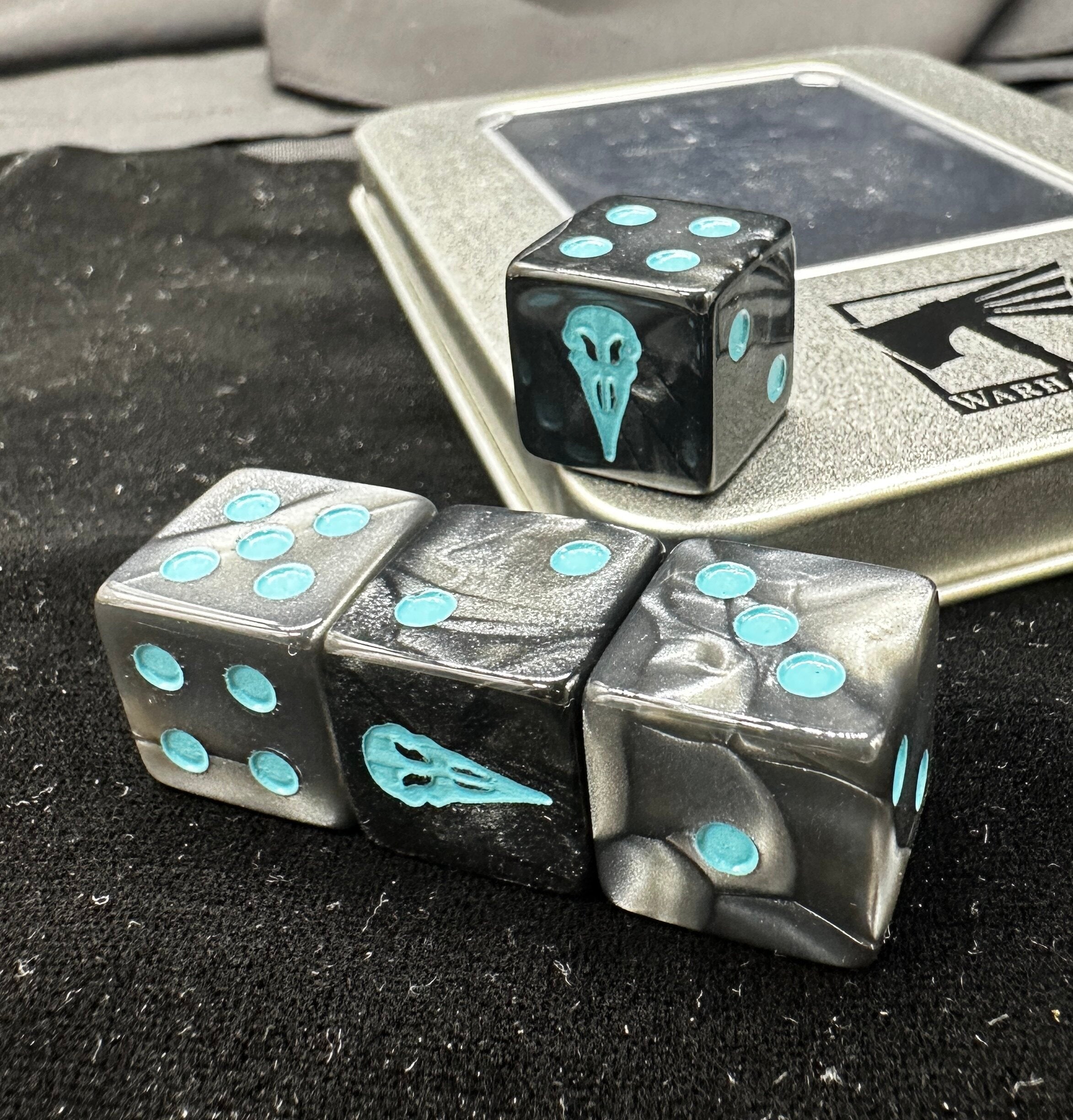 Warhammer 40K Raven Guard Black Swirl Acrylic D6 Dice with Blue Pips