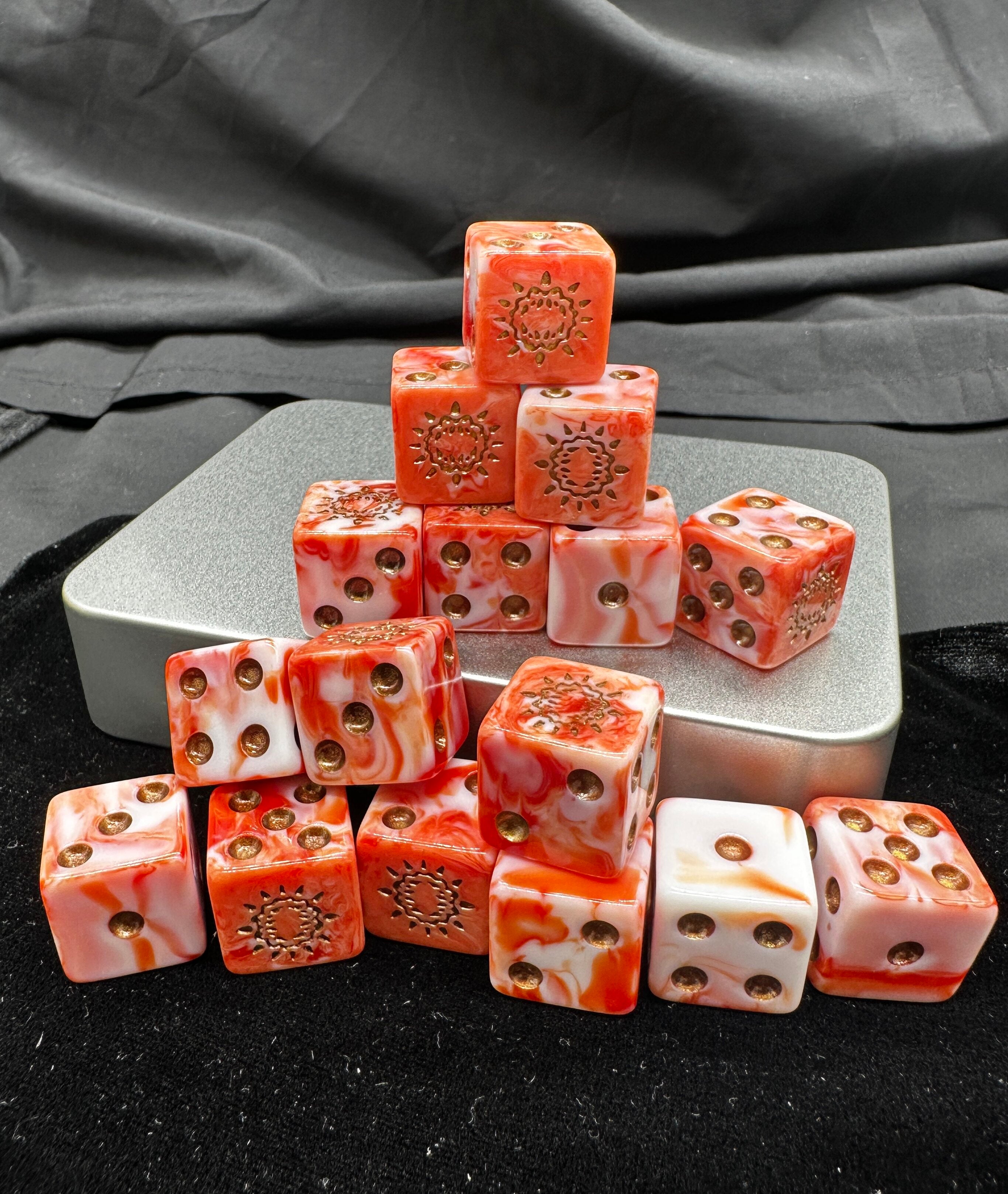 Warhammer 40K World Eaters Red & White Swirl Acrylic D6 Dice