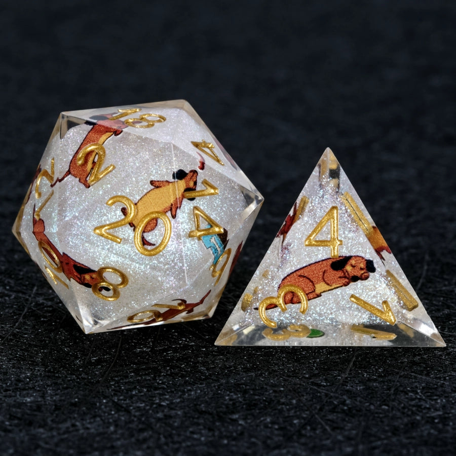 Kickstarter Dice – Sharp-edged white glitter resin dachshund DND D20 and D4 dice | Bear Dice