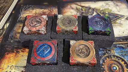 Metal Dice Spinner: Smooth-spinning 6-sided spinning roulette dice comes with a black foam-lined dice box | Bear Dice