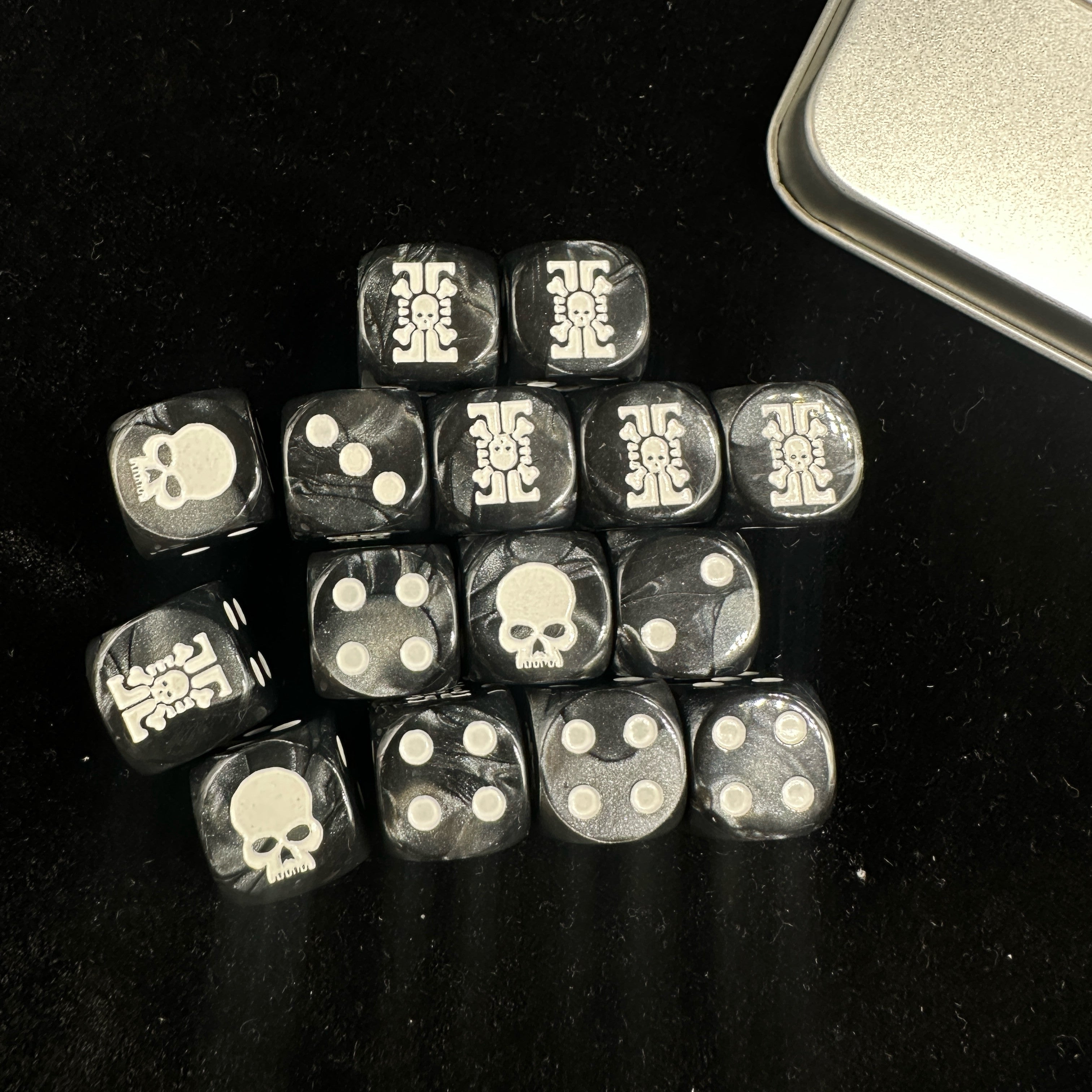 Warhammer 40K Deathwatch Acrylic D6 Dice Set of 15 — Scattered Display Showing All Face Designs: Skull-Gear Badge 6-Face, Skull 5-Face and White Circular Pip Faces with Official Warhammer Tin Box | Bear Dice
