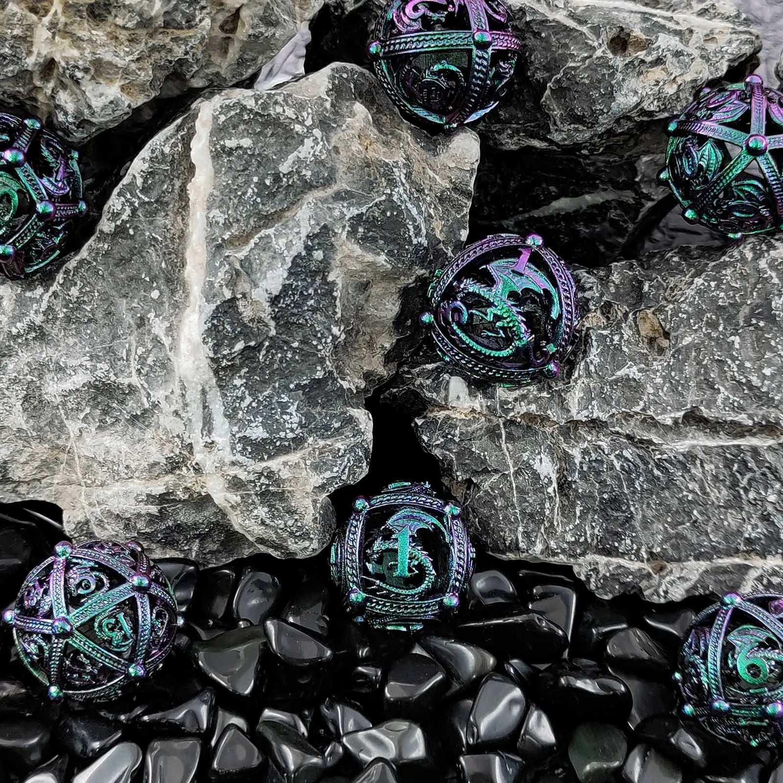Cool pterosaur spreading wings Metal hollow edge rounded corners dnd dice set purple and blue gradient - Bear Dice