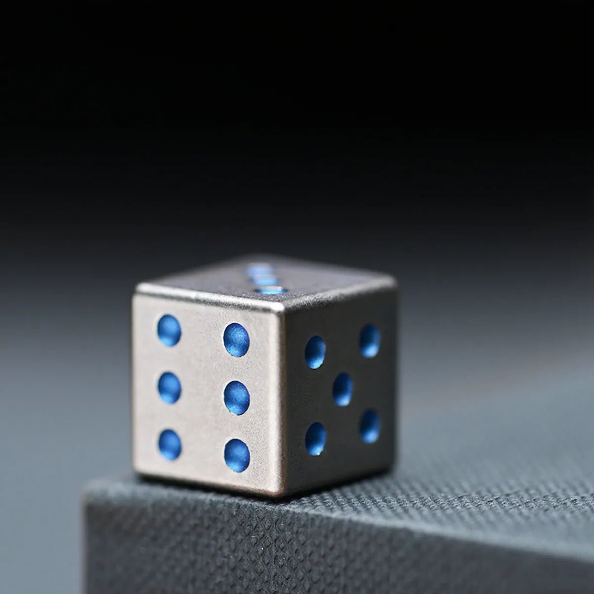 DND dice titanium alloy solid D6 dice creative table game dice - Bear Dice