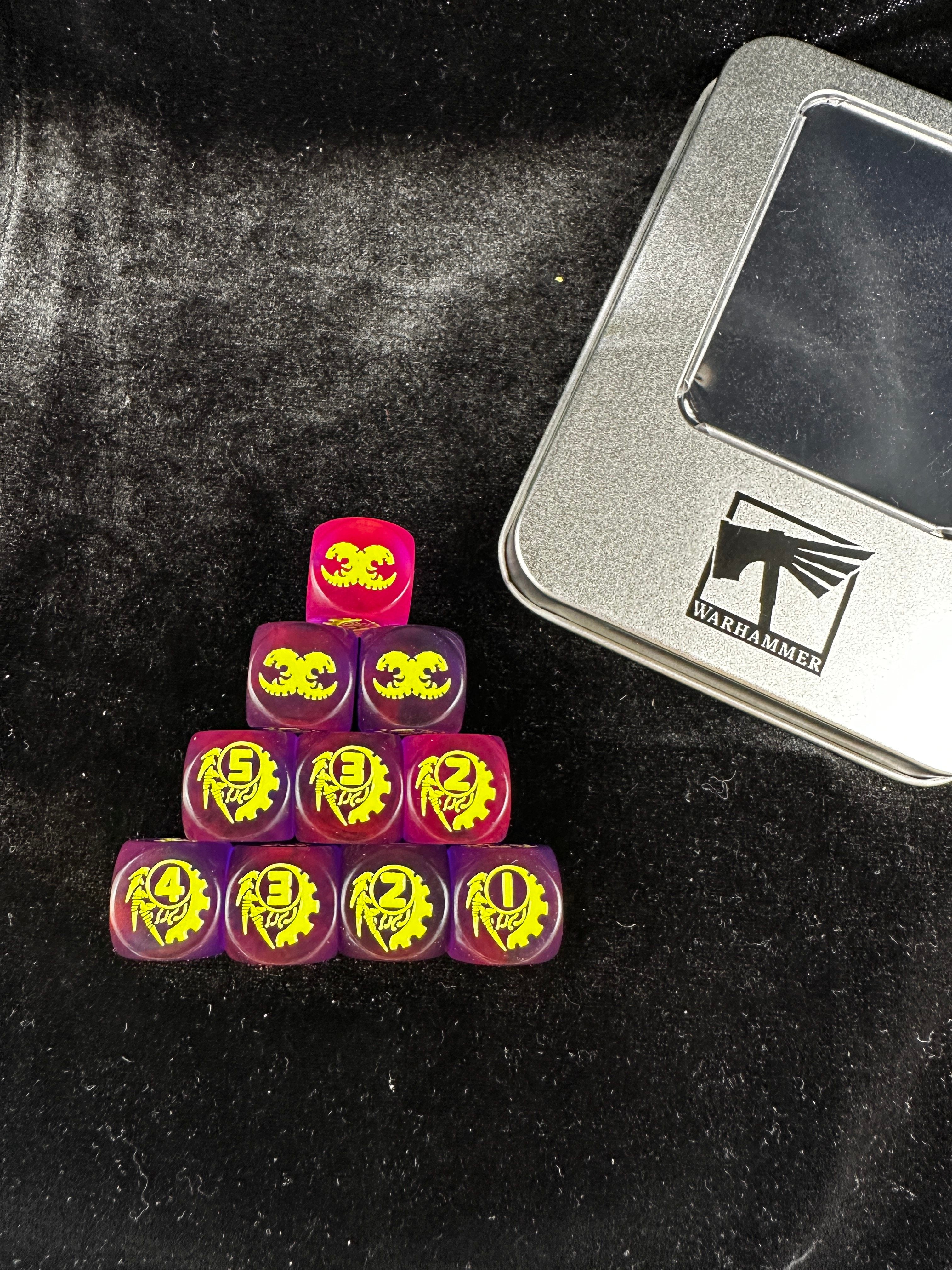 Warhammer 40K Tyranid Purple Transparent Acrylic D6 Dice Set of 10 — Pyramid Display on White Background with Official Warhammer Silver Tin Box Showing All Dual-Claw Skull and Gear Numeral Faces | Bear Dice