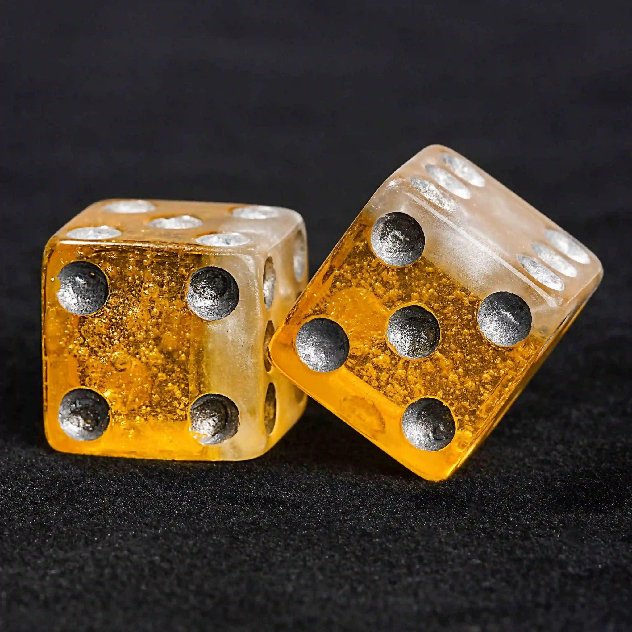 Yellow beer resin silver dots 7xD6 dice set - Bear Dice